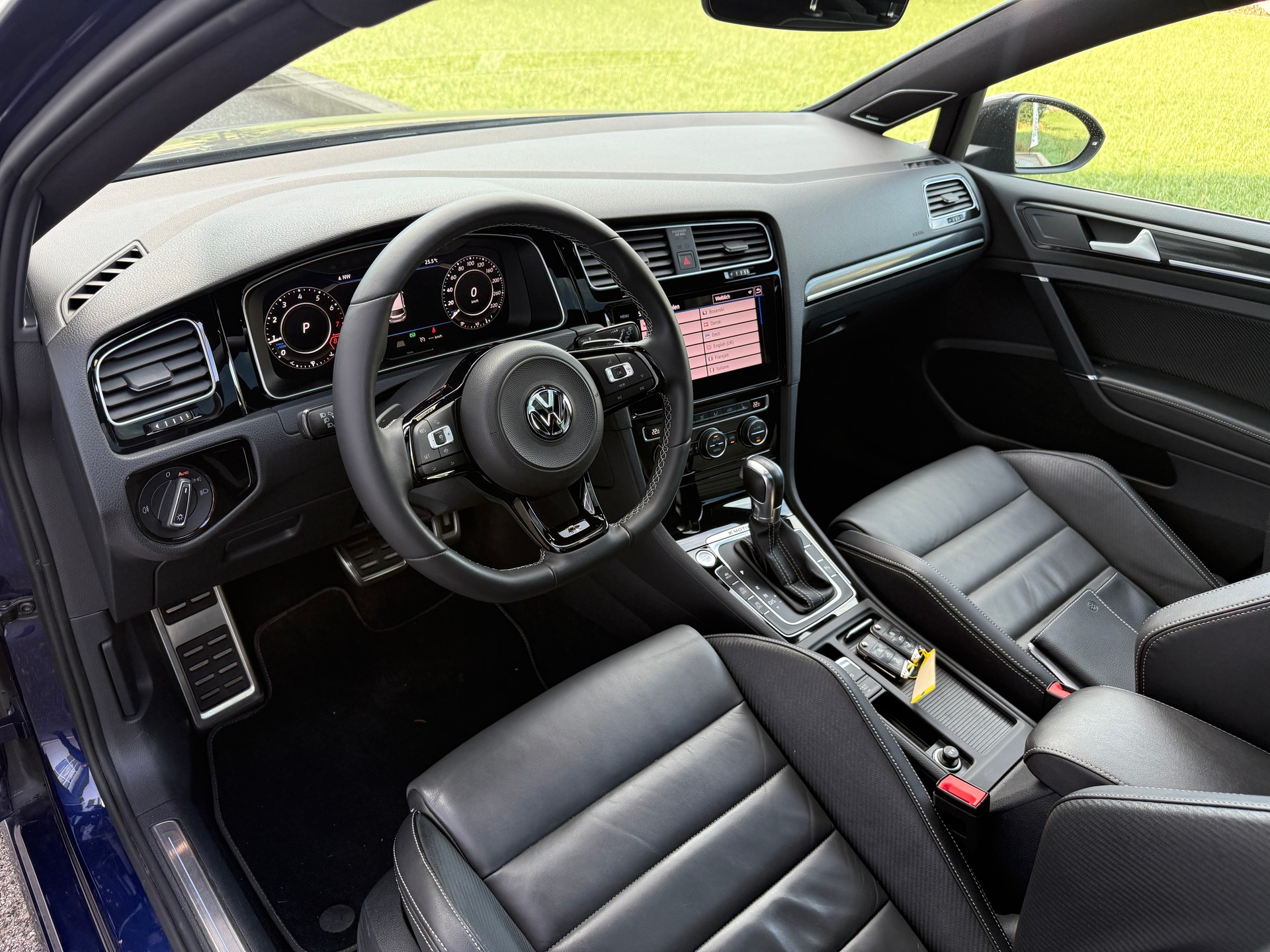 VW Golf 2.0 TSI R 4Motion DSG - Mystic Blue Pearl-image-4