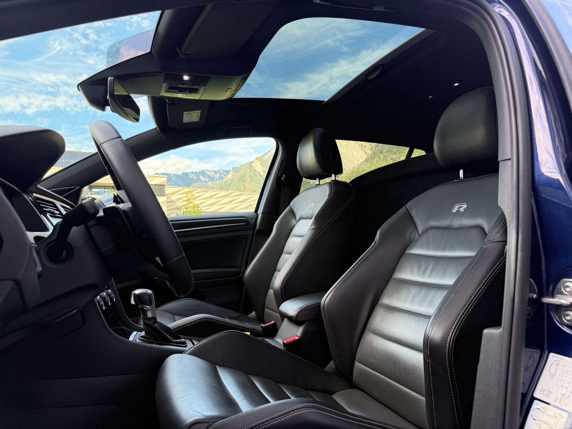 VW Golf 2.0 TSI R 4Motion DSG - Mystic Blue Pearl-image-5