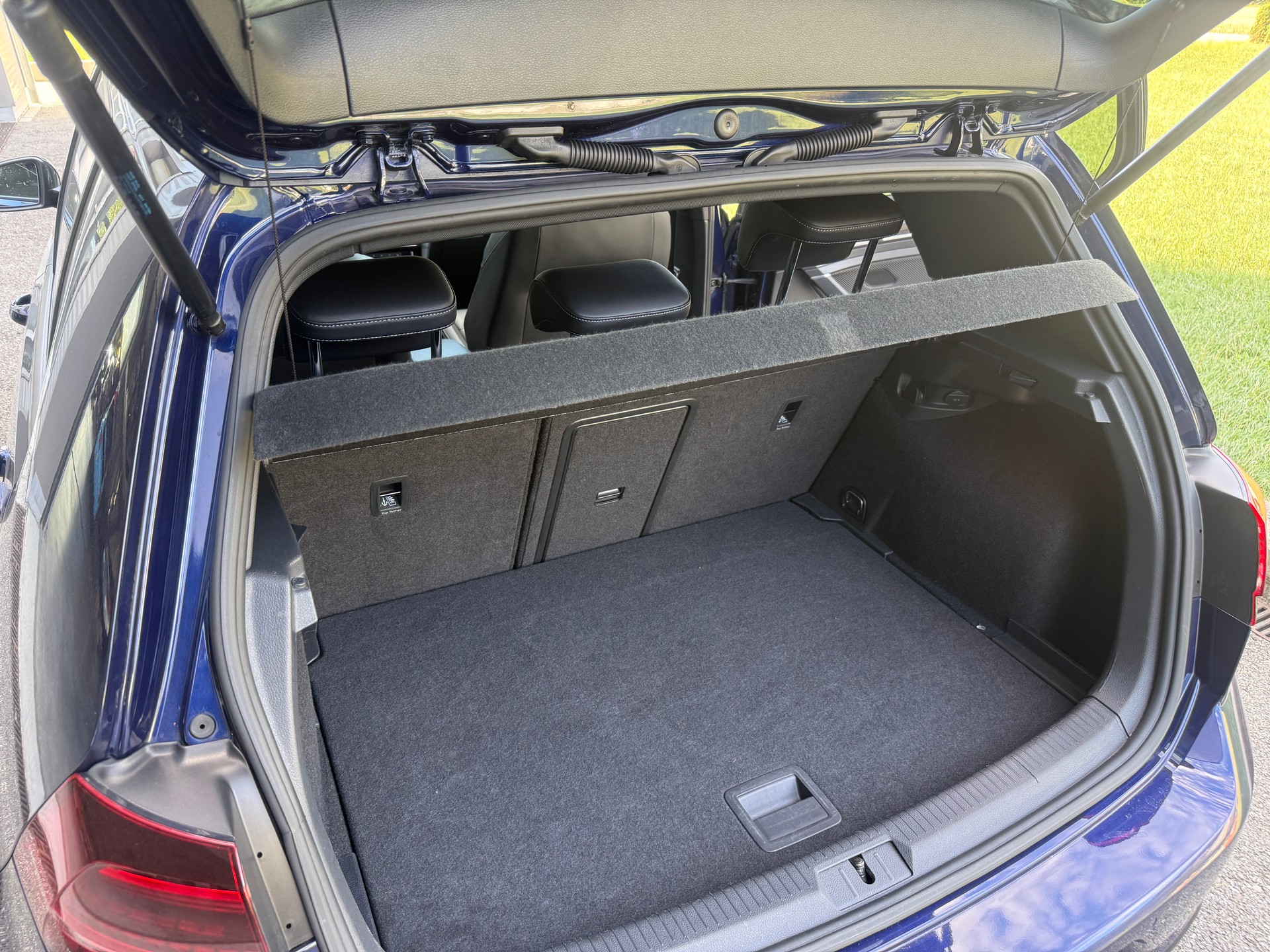 VW Golf 2.0 TSI R 4Motion DSG - Mystic Blue Pearl-image-10