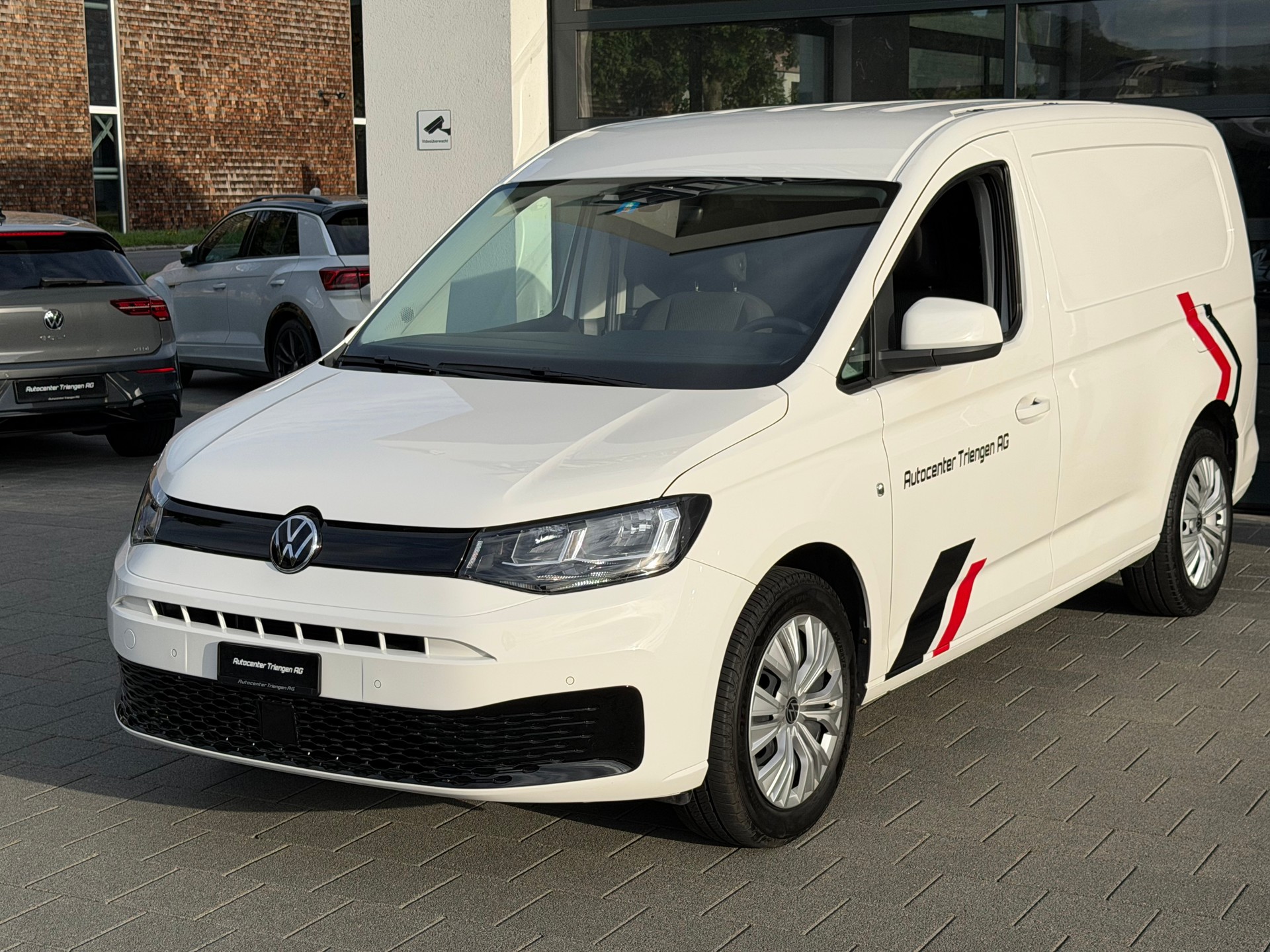 VW Caddy Cargo 2.0TDI Maxi 4Motion-image-2
