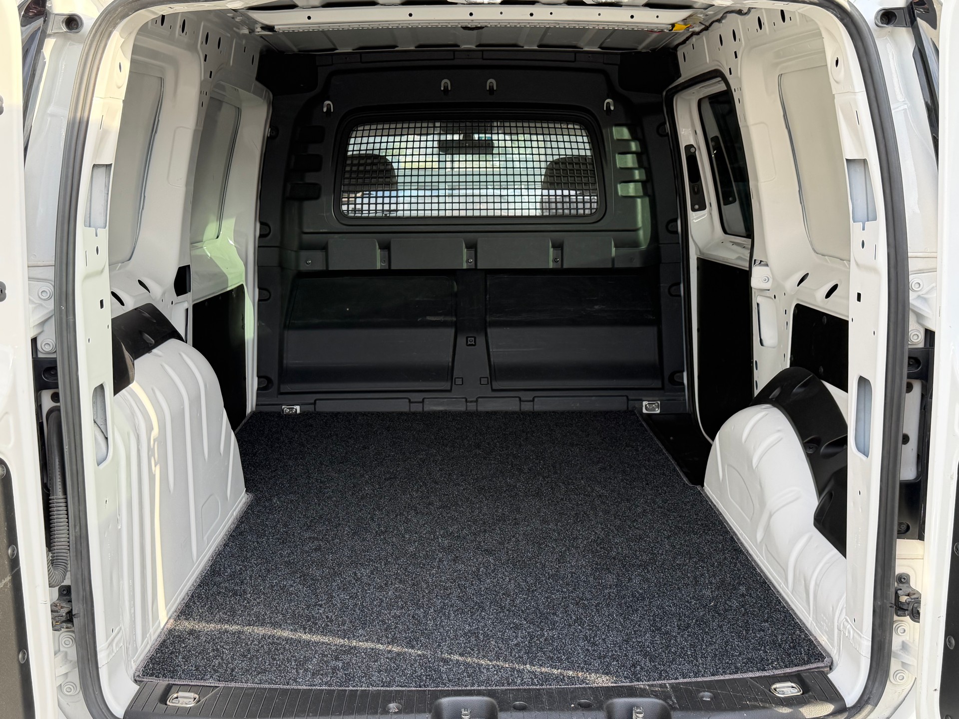 VW Caddy Cargo 2.0TDI Maxi 4Motion-image-12