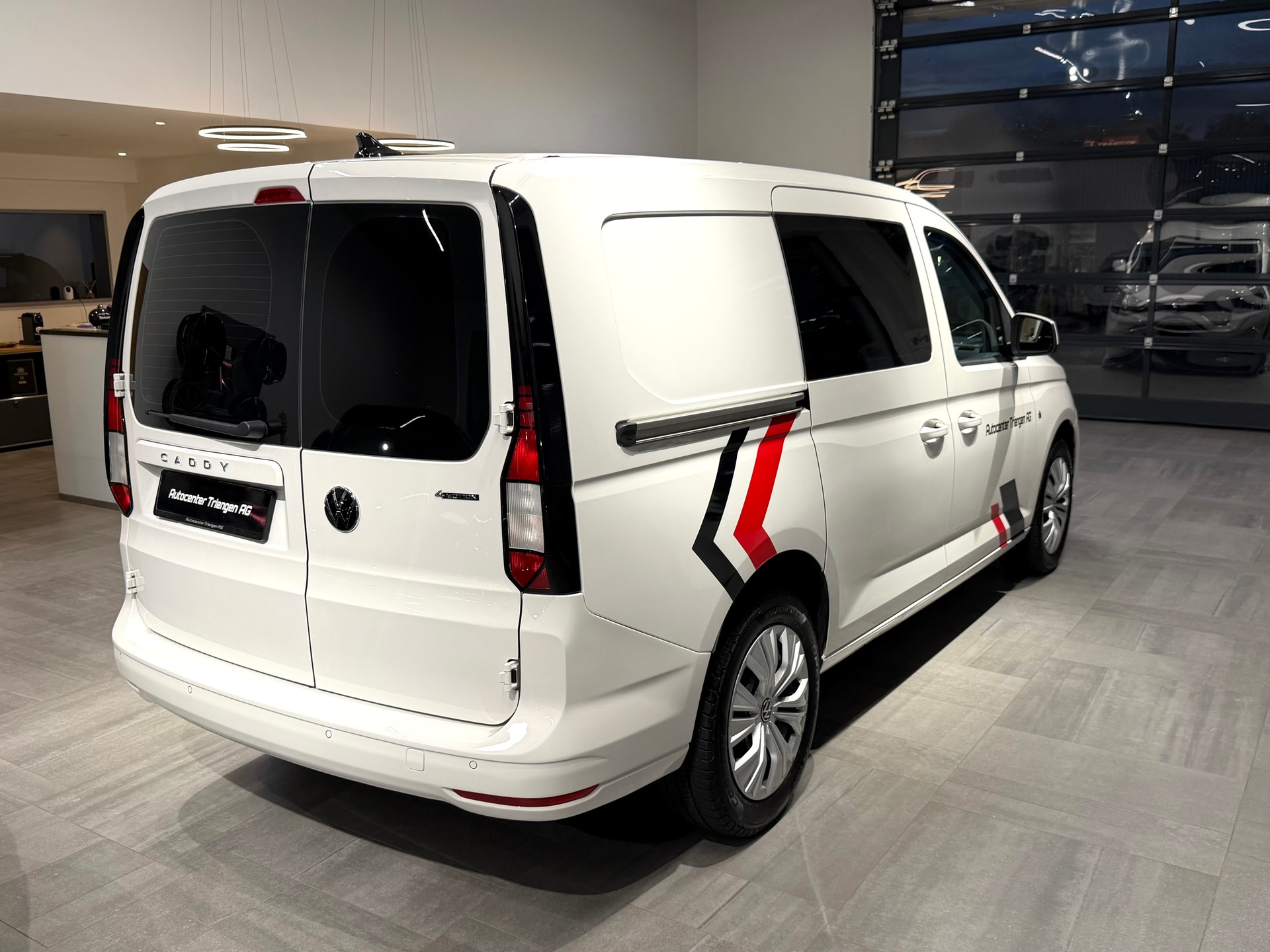 VW Caddy Cargo 2.0TDI Maxi 4Motion-image-5