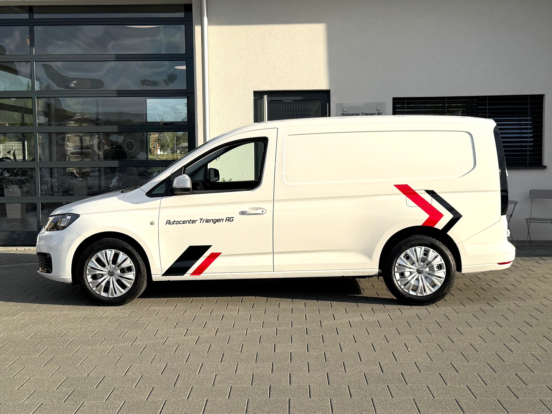 VW Caddy Cargo 2.0TDI Maxi 4Motion-image-7