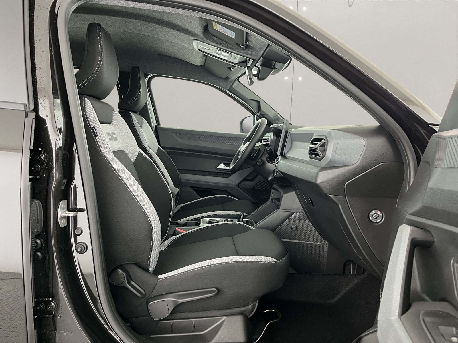 DACIA Duster 1.2 Hybrid Journey 4WD-image-15