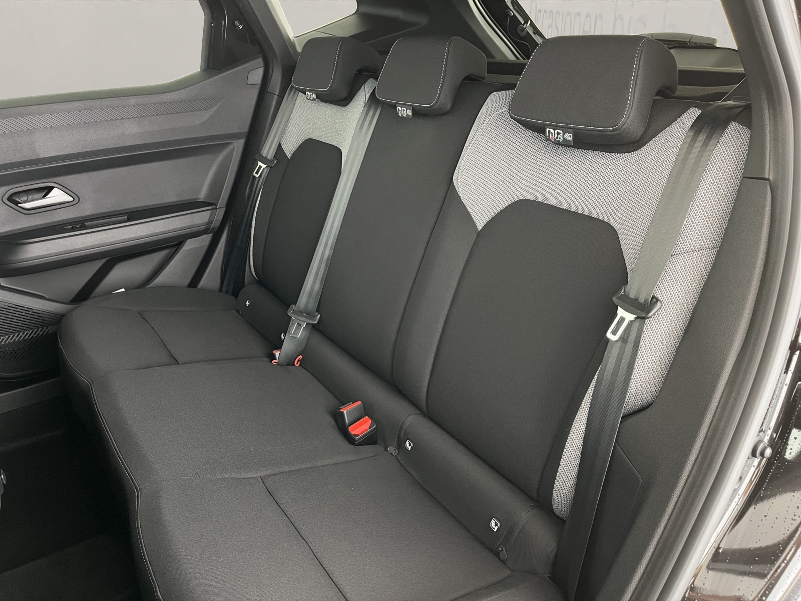 DACIA Duster 1.2 Hybrid Journey 4WD-image-16