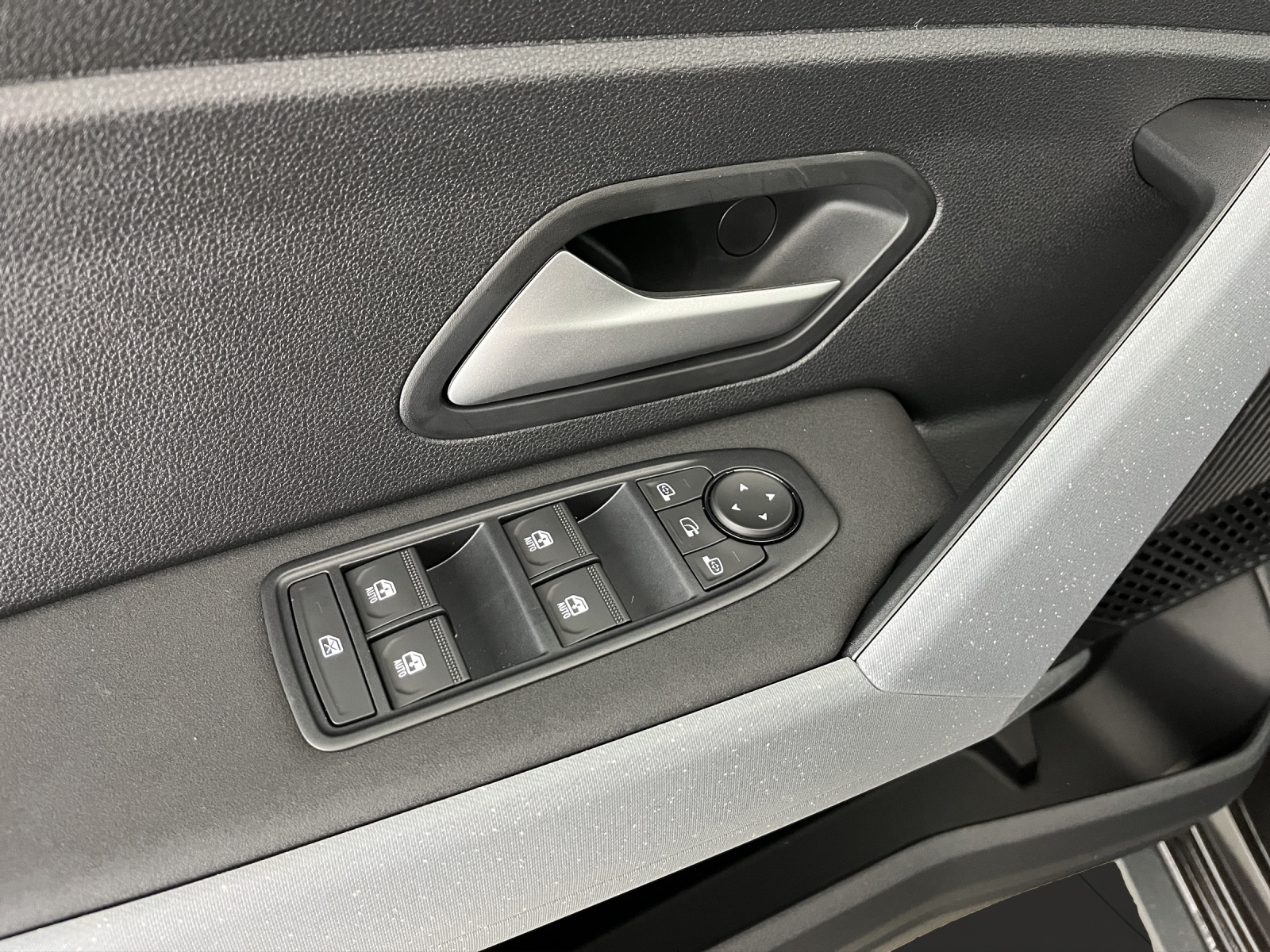 DACIA Duster 1.2 Hybrid Journey 4WD-image-12
