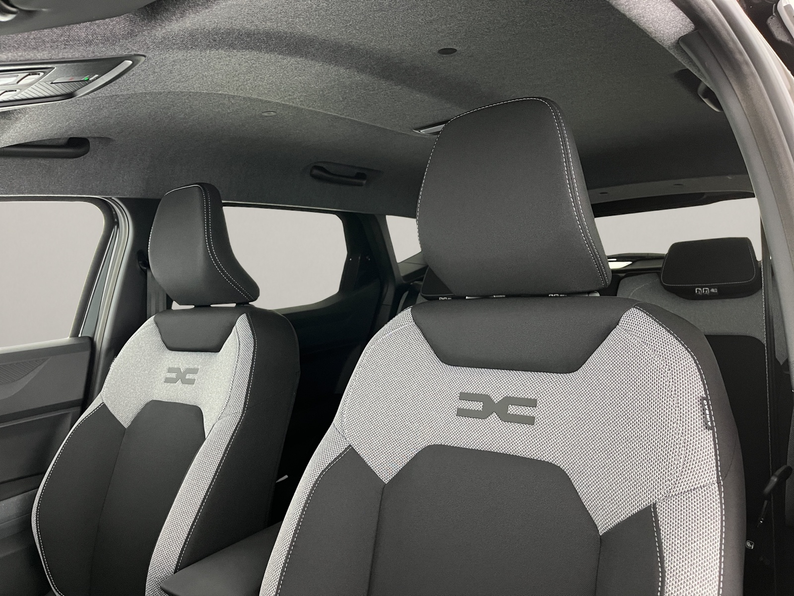 DACIA Duster 1.2 Hybrid Journey 4WD-image-14