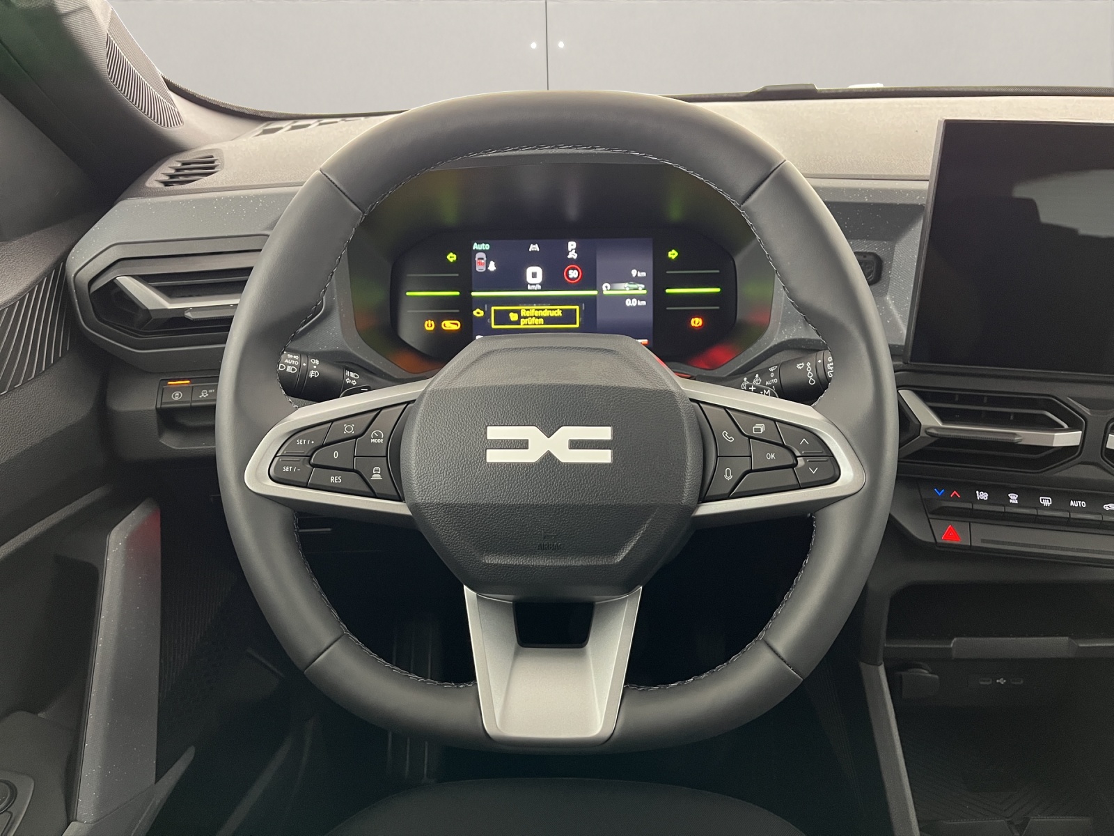 DACIA Duster 1.2 Hybrid Journey 4WD-image-9