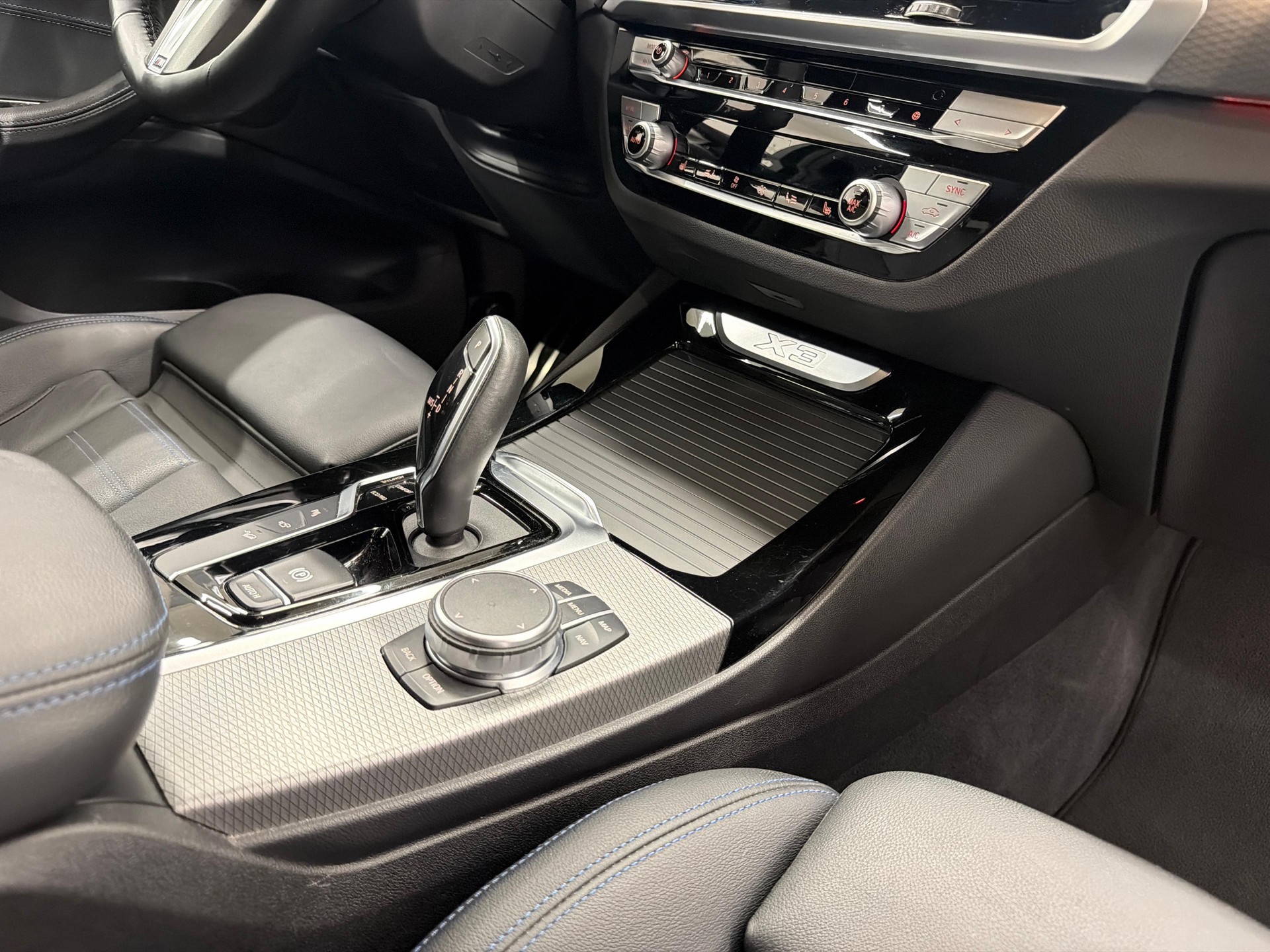 BMW X3 30i xDrive-image-15