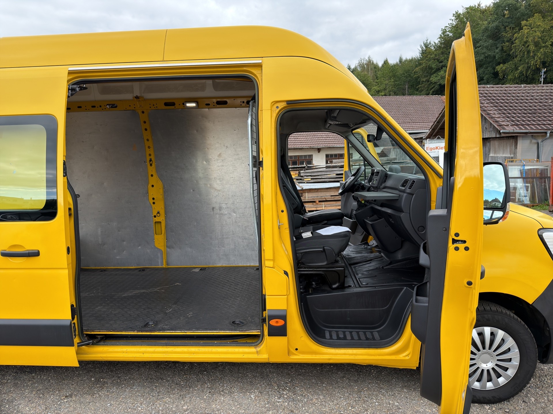 RENAULT Master T35 2.3dCi 135 L3H3-image-9