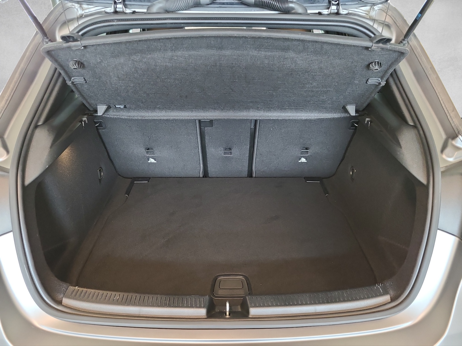 MERCEDES-BENZ A 250 AMG Line 4M W177-image-5