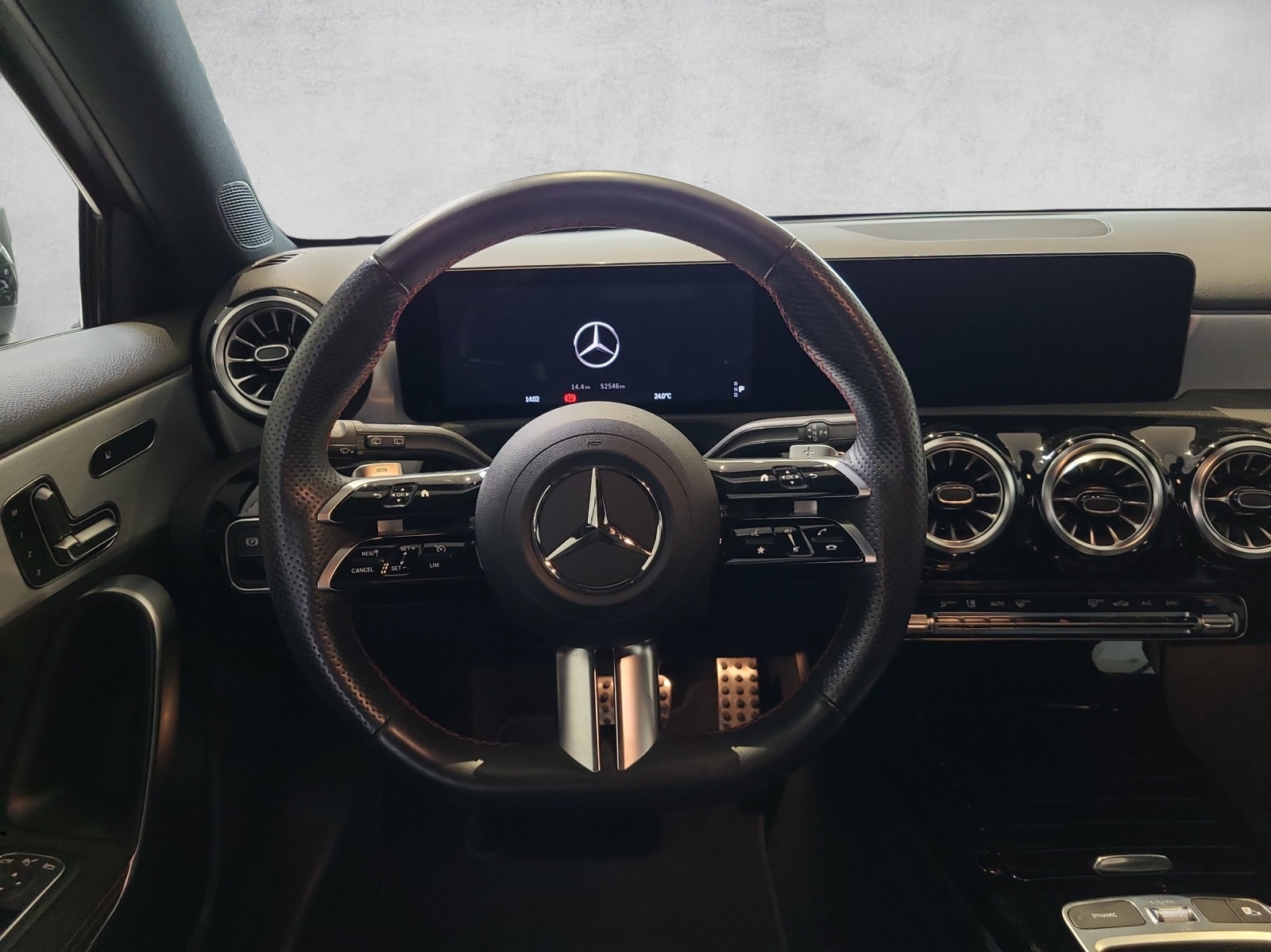 MERCEDES-BENZ A 250 AMG Line 4M W177-image-4
