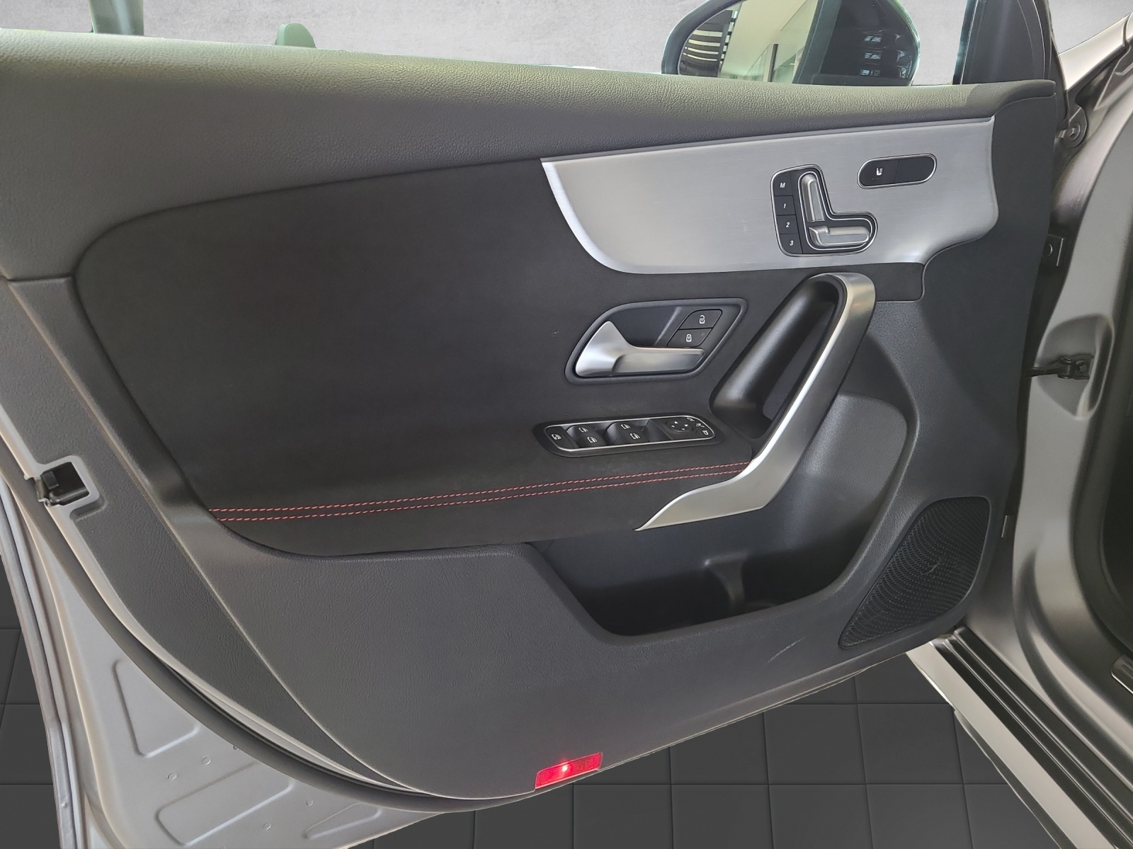 MERCEDES-BENZ A 250 AMG Line 4M W177-image-14