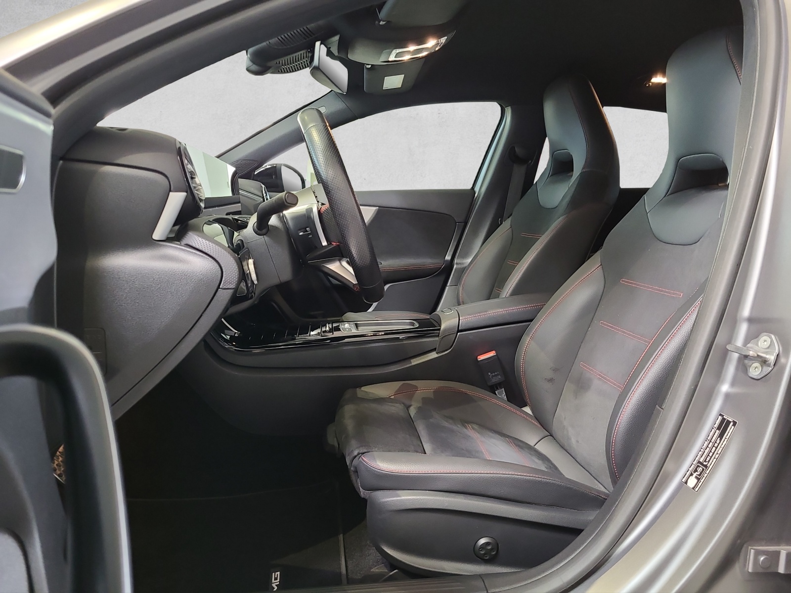 MERCEDES-BENZ A 250 AMG Line 4M W177-image-13