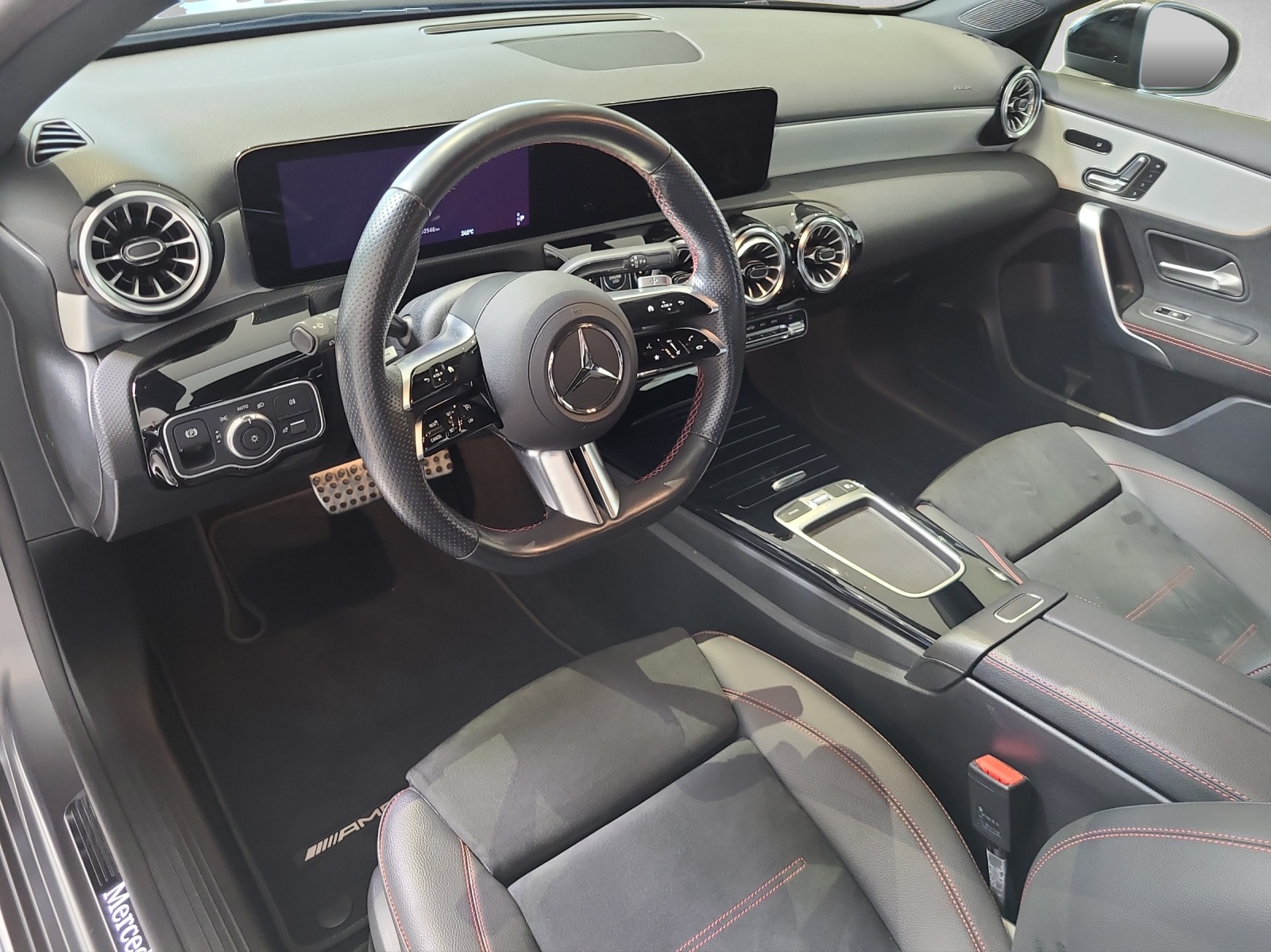 MERCEDES-BENZ A 250 AMG Line 4M W177-image-12