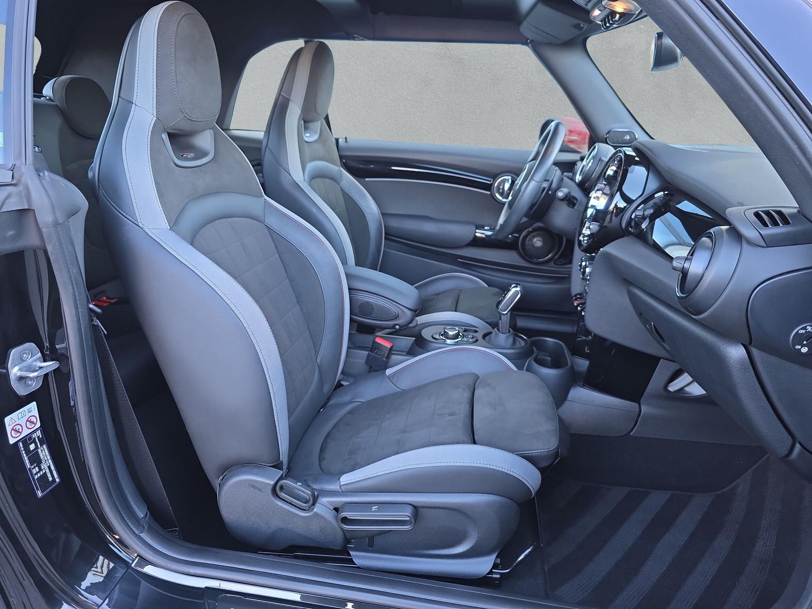 MINI John Cooper Works Cabrio F57 2.0i (CH)-image-12