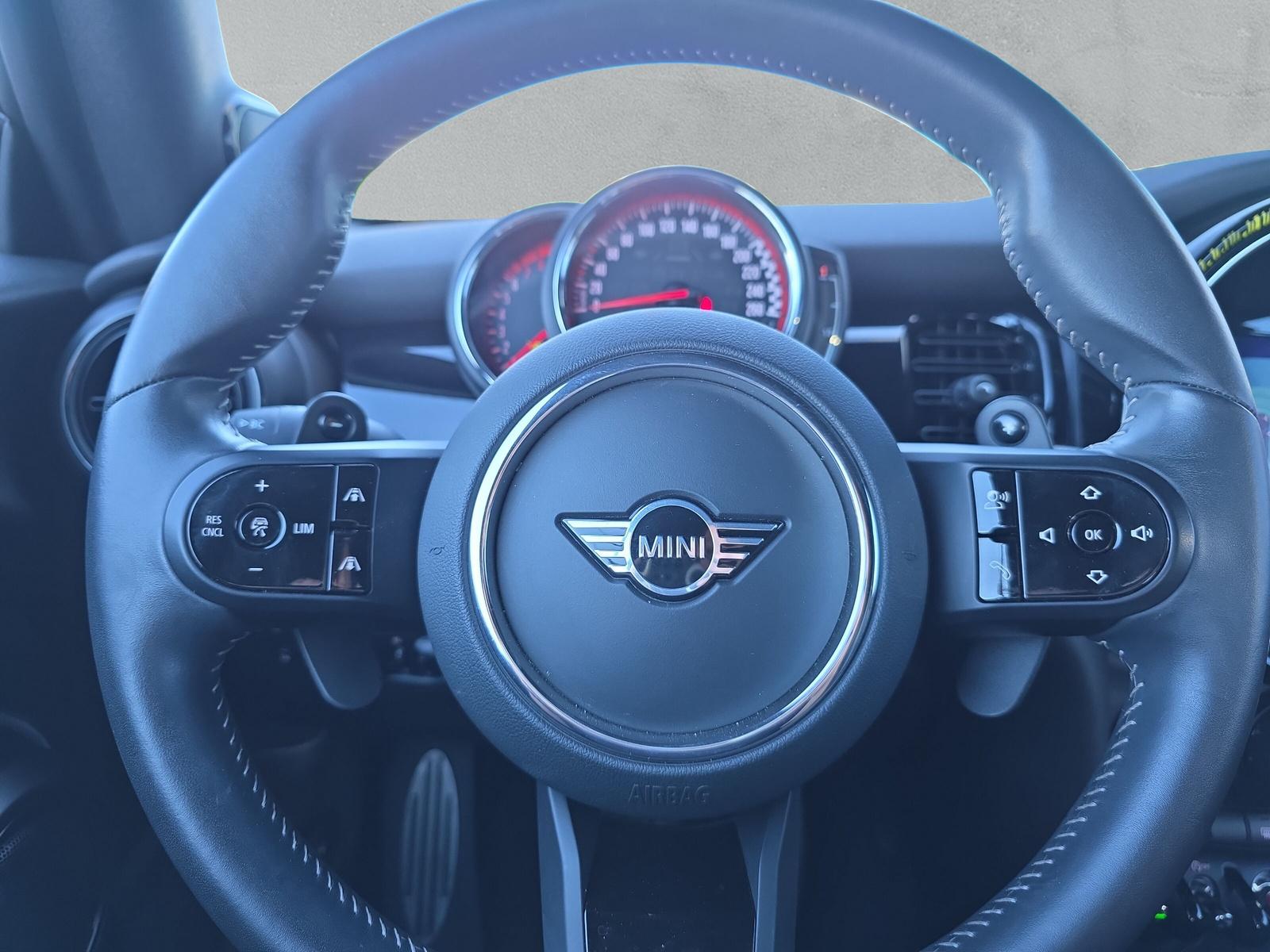 MINI John Cooper Works Cabrio F57 2.0i (CH)-image-22