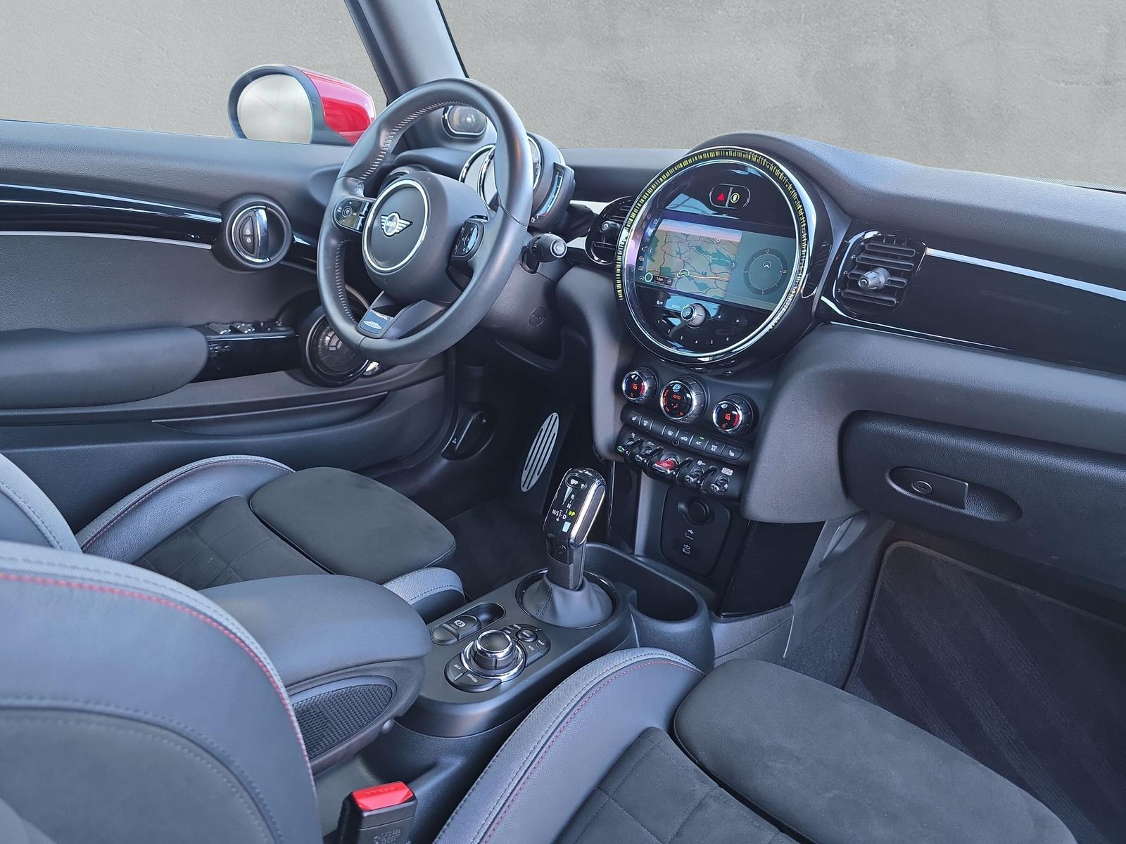 MINI John Cooper Works Cabrio F57 2.0i (CH)-image-14