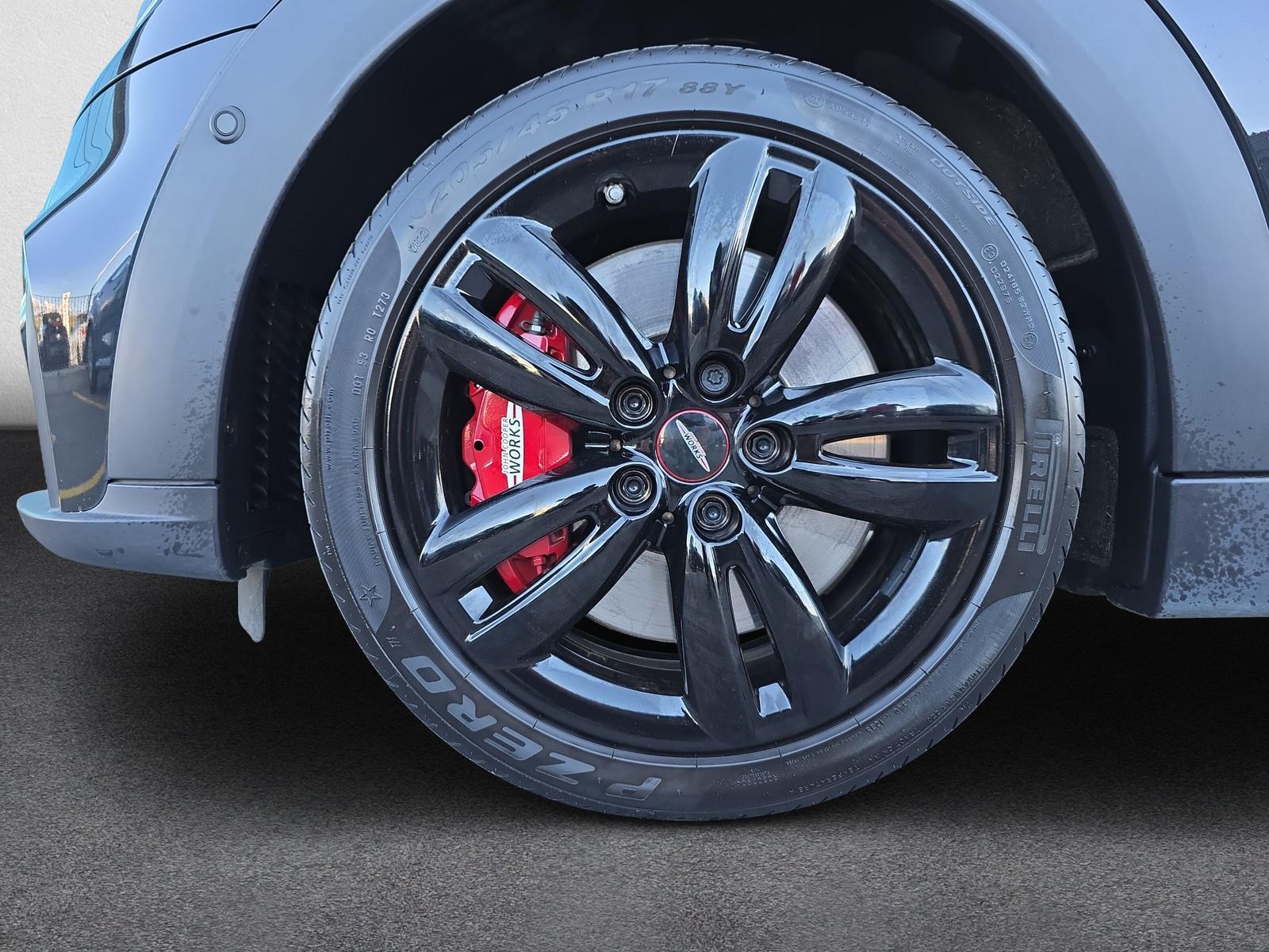 MINI John Cooper Works Cabrio F57 2.0i (CH)-image-9