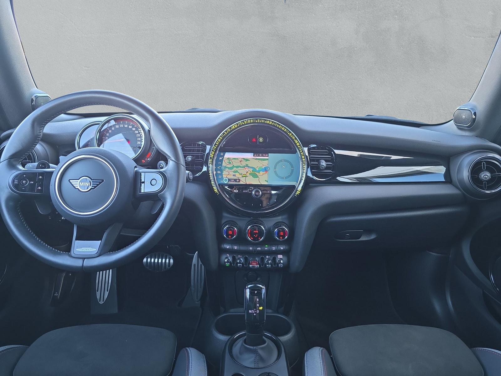 MINI John Cooper Works Cabrio F57 2.0i (CH)-image-15