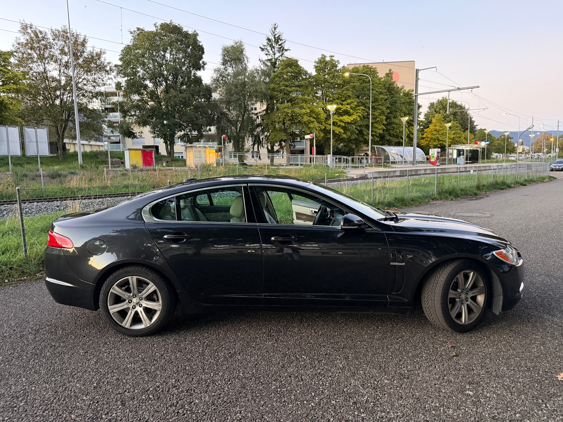 JAGUAR XF 3.0d V6 Prem. Luxury-image-9