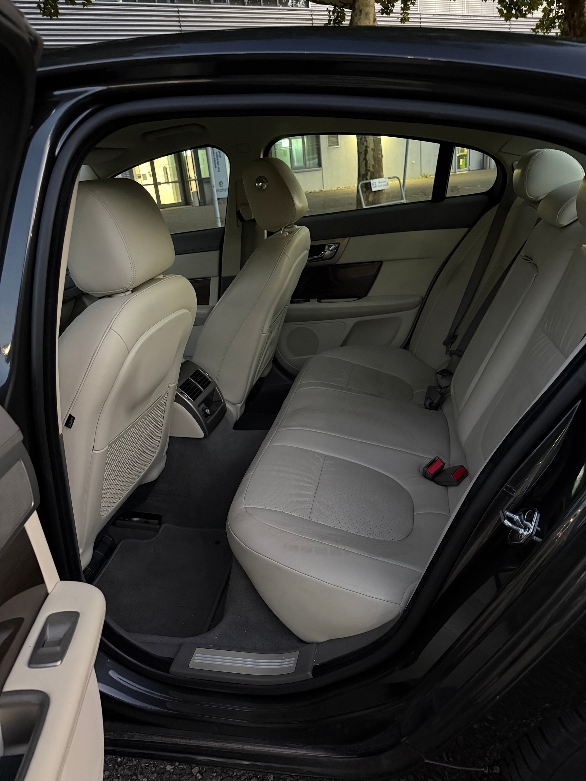 JAGUAR XF 3.0d V6 Prem. Luxury-image-3