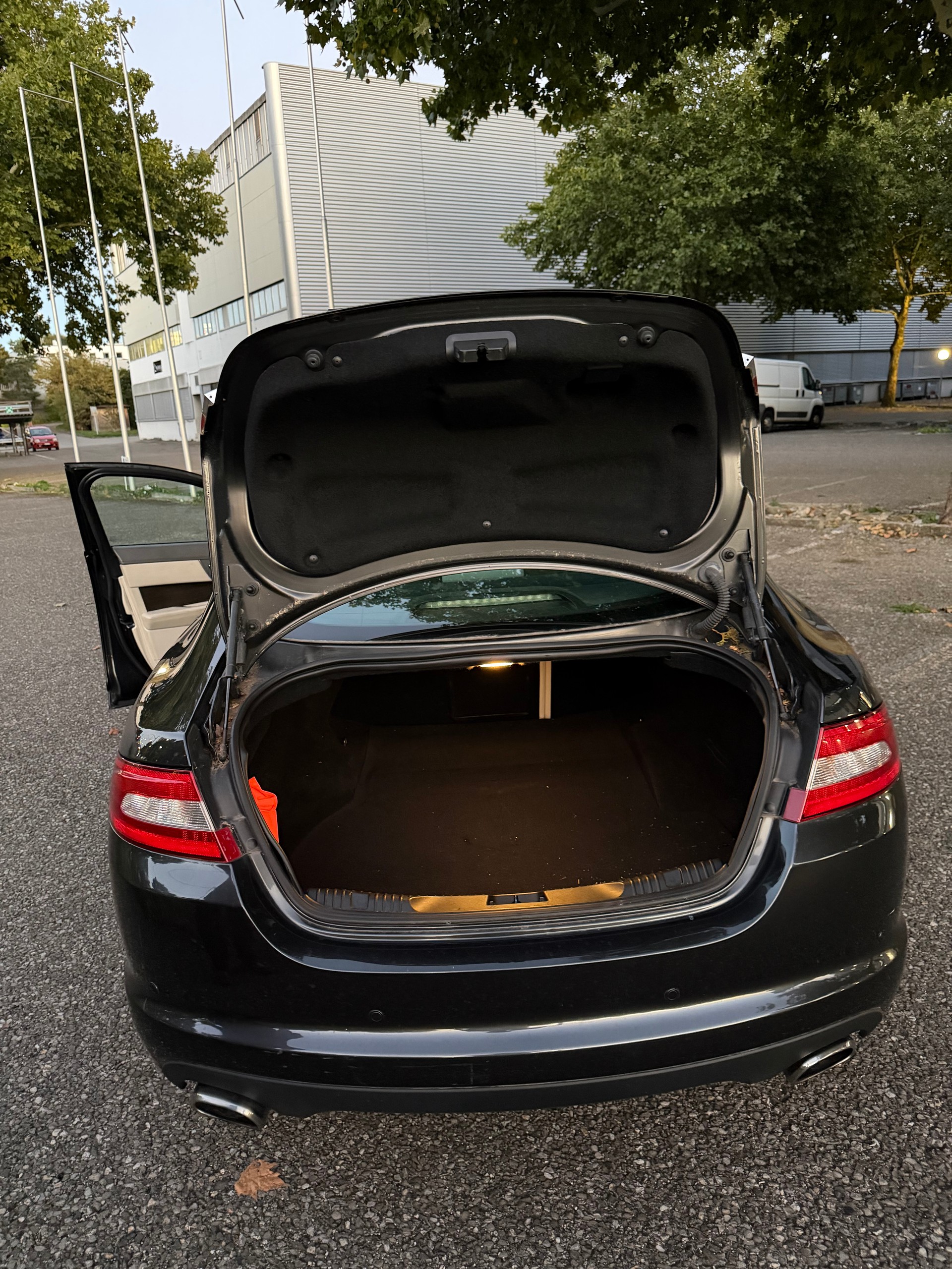 JAGUAR XF 3.0d V6 Prem. Luxury-image-13