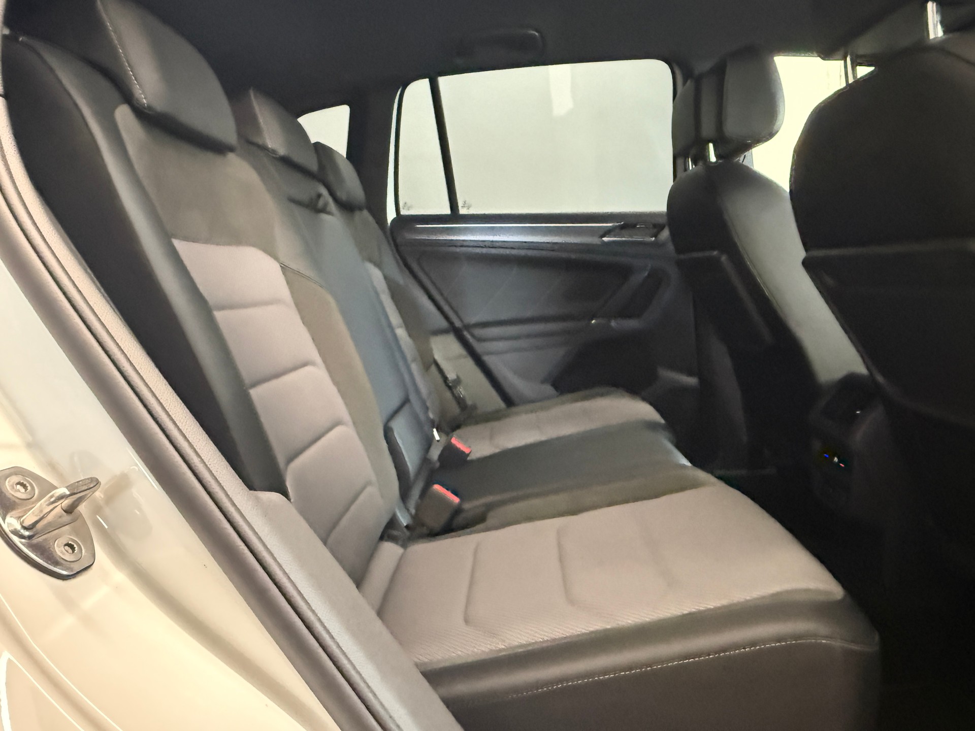 VW Tiguan 2.0TSI R-Line 4Motion DSG Ab 220.- pro Monat-image-12