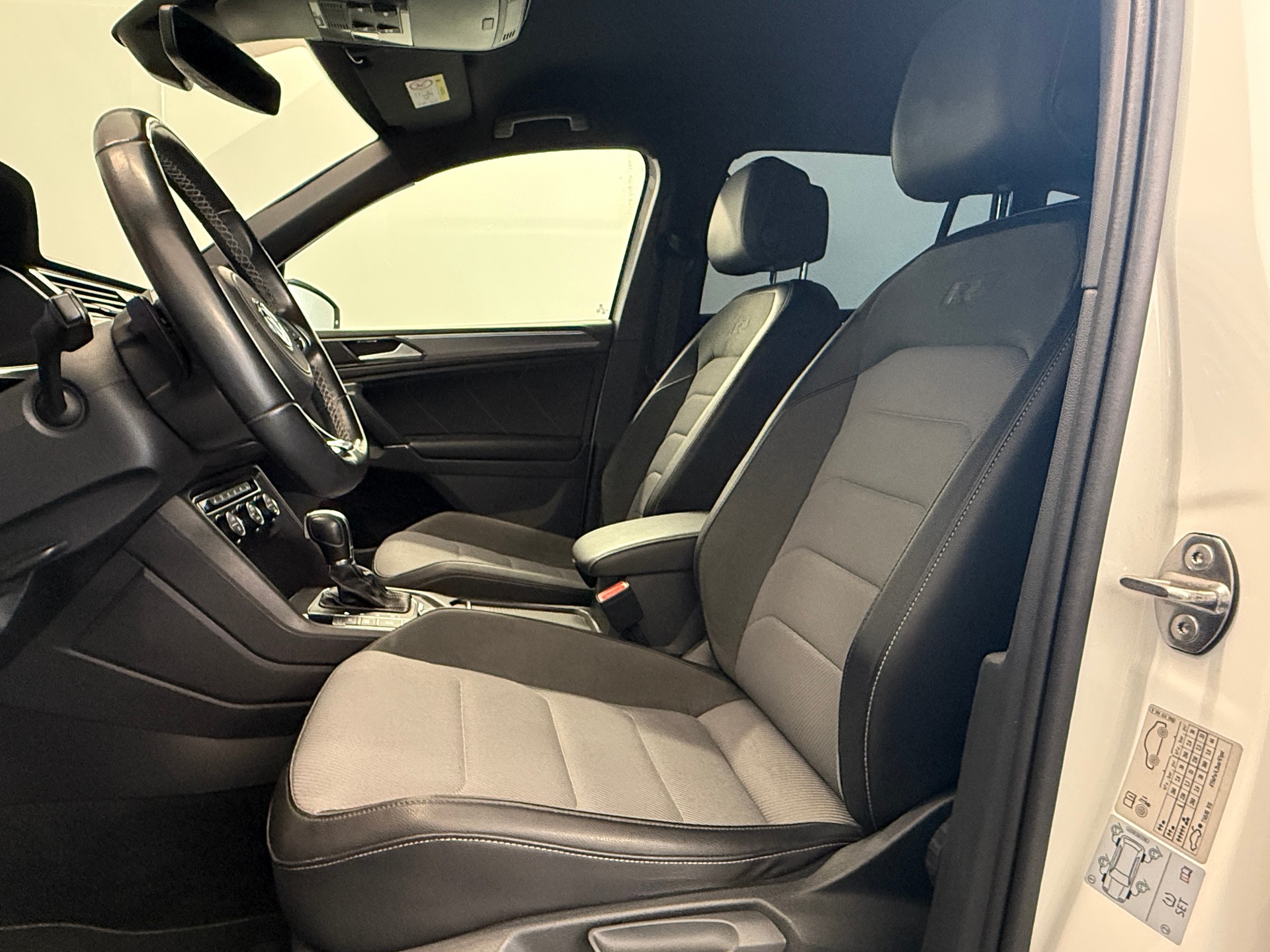 VW Tiguan 2.0TSI R-Line 4Motion DSG Ab 220.- pro Monat-image-9