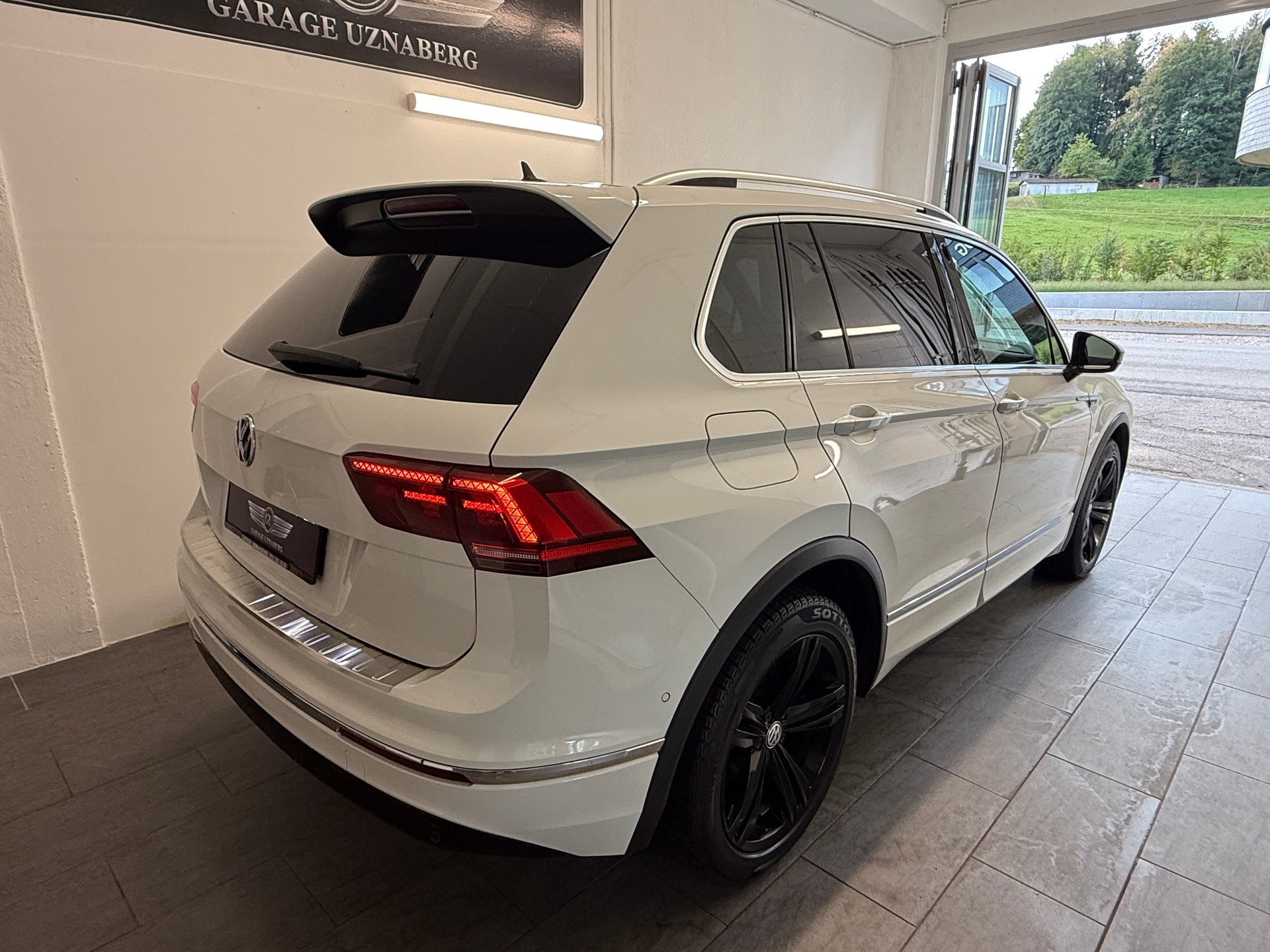 VW Tiguan 2.0TSI R-Line 4Motion DSG Ab 220.- pro Monat-image-4