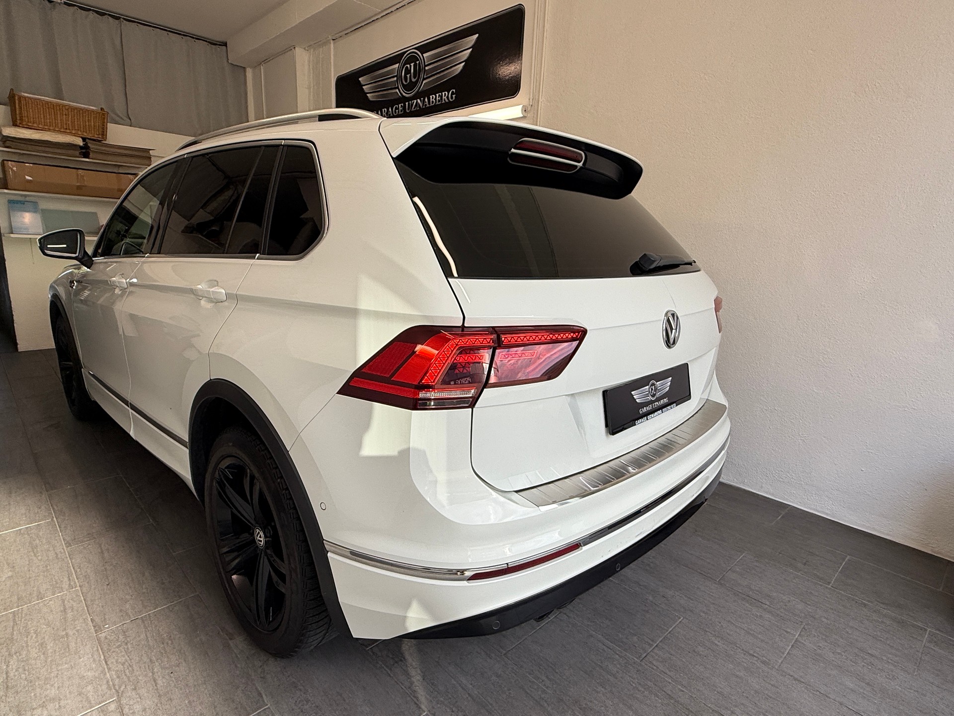 VW Tiguan 2.0TSI R-Line 4Motion DSG Ab 220.- pro Monat-image-2