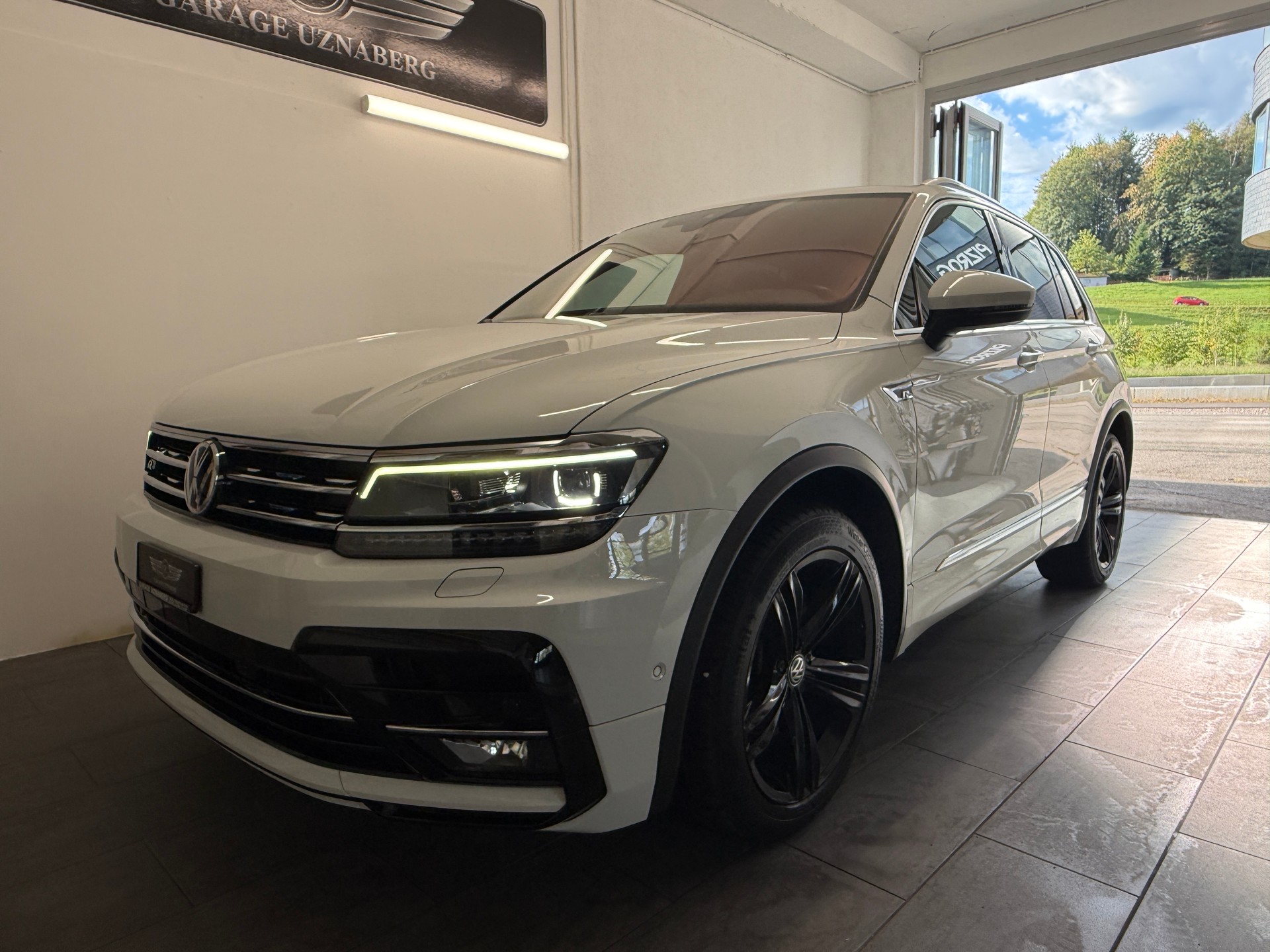 VW Tiguan 2.0TSI R-Line 4Motion DSG Ab 220.- pro Monat-image-0