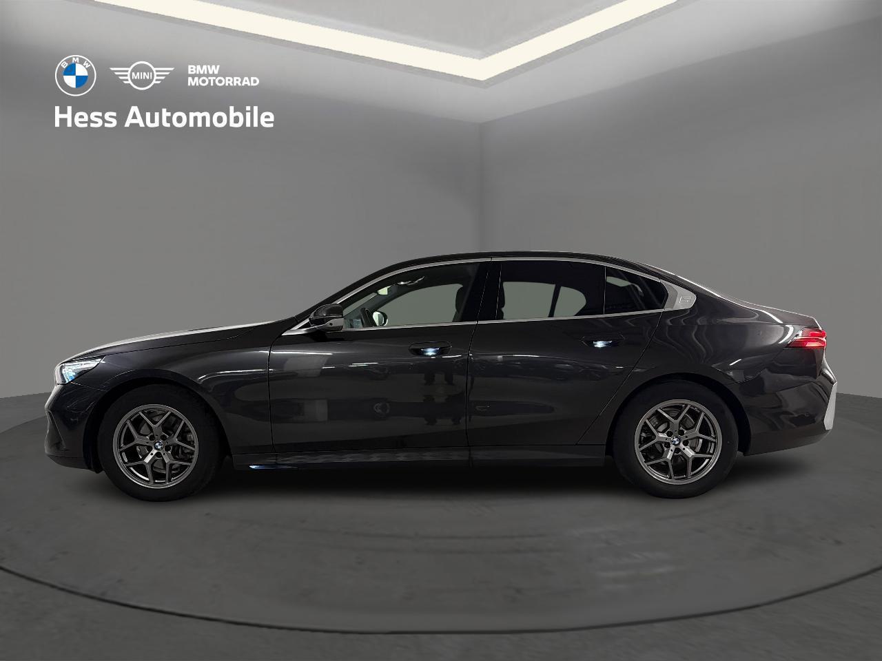 BMW 520d xDrive Limousine-image-5