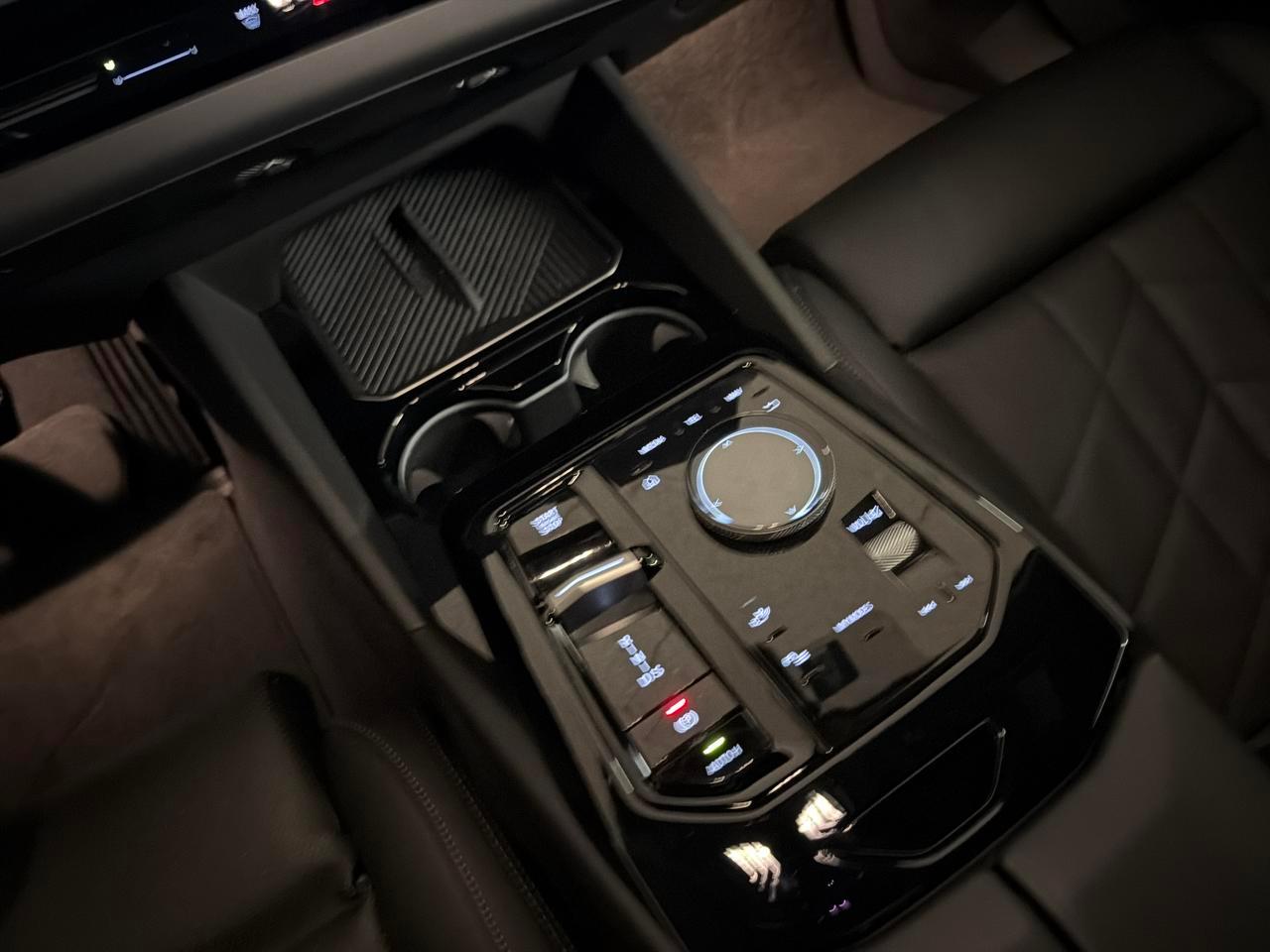 BMW 520d xDrive Limousine-image-21