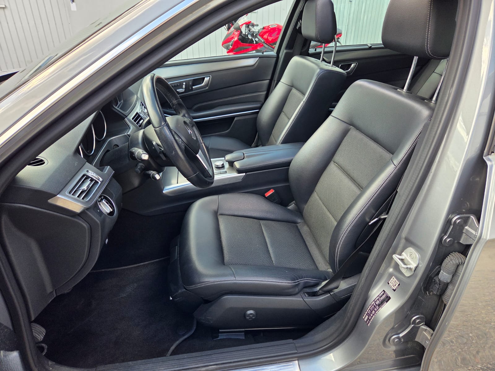 MERCEDES-BENZ E 250 CDI Elégance 4Matic 7G-Tronic-image-11
