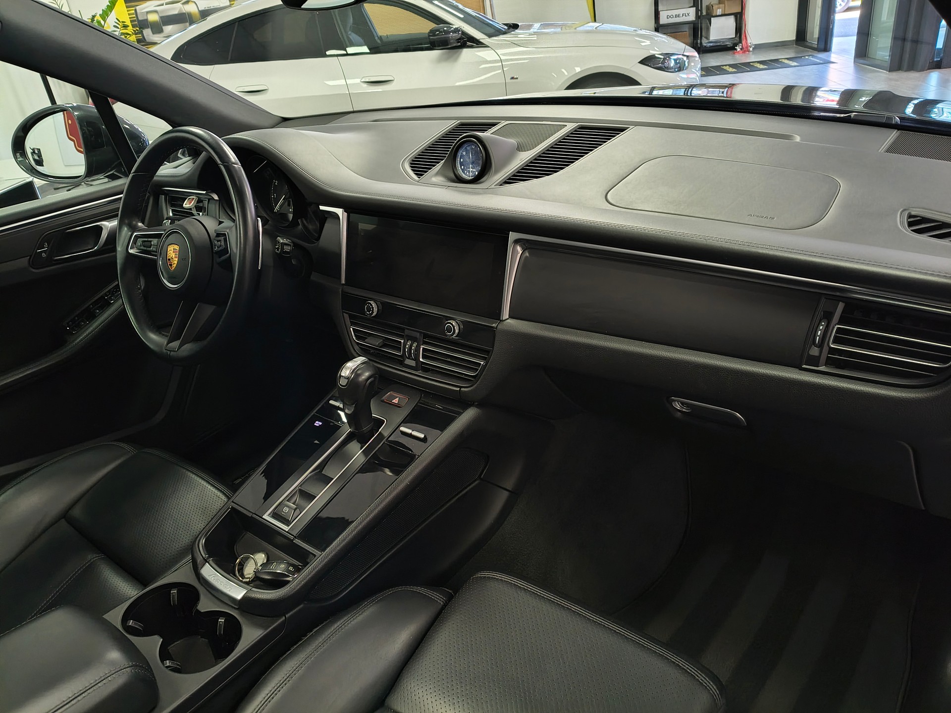 PORSCHE Macan PDK-image-9