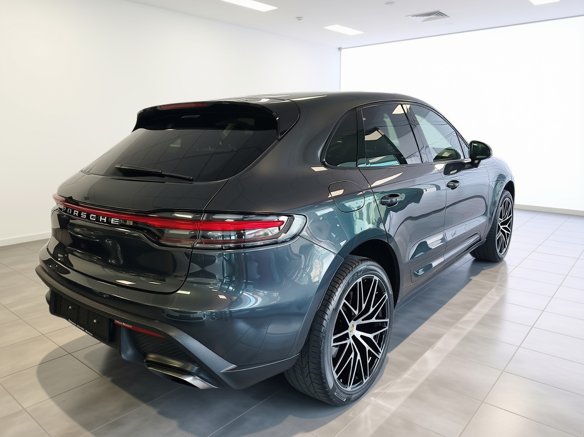 PORSCHE Macan PDK-image-2