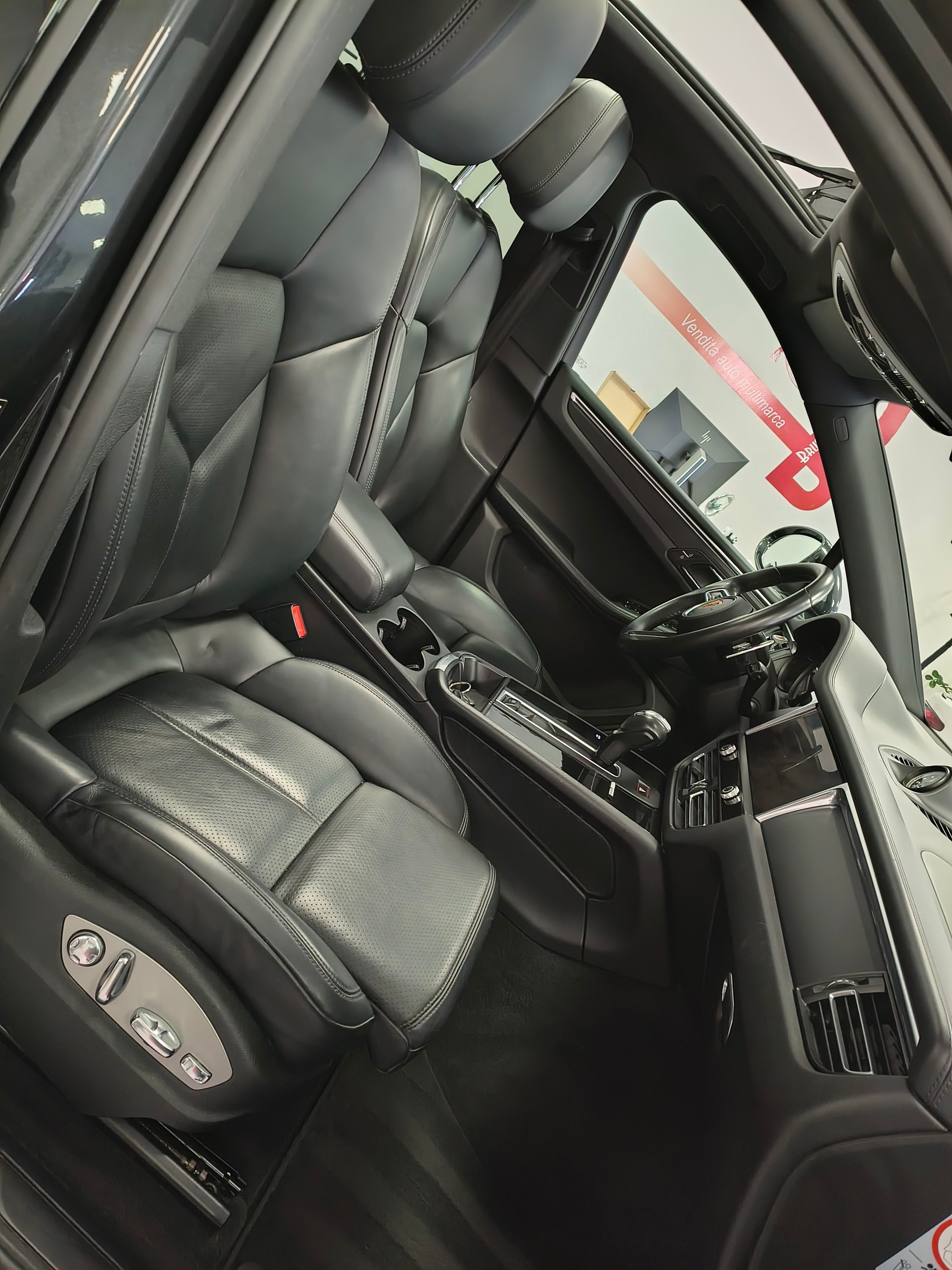 PORSCHE Macan PDK-image-8