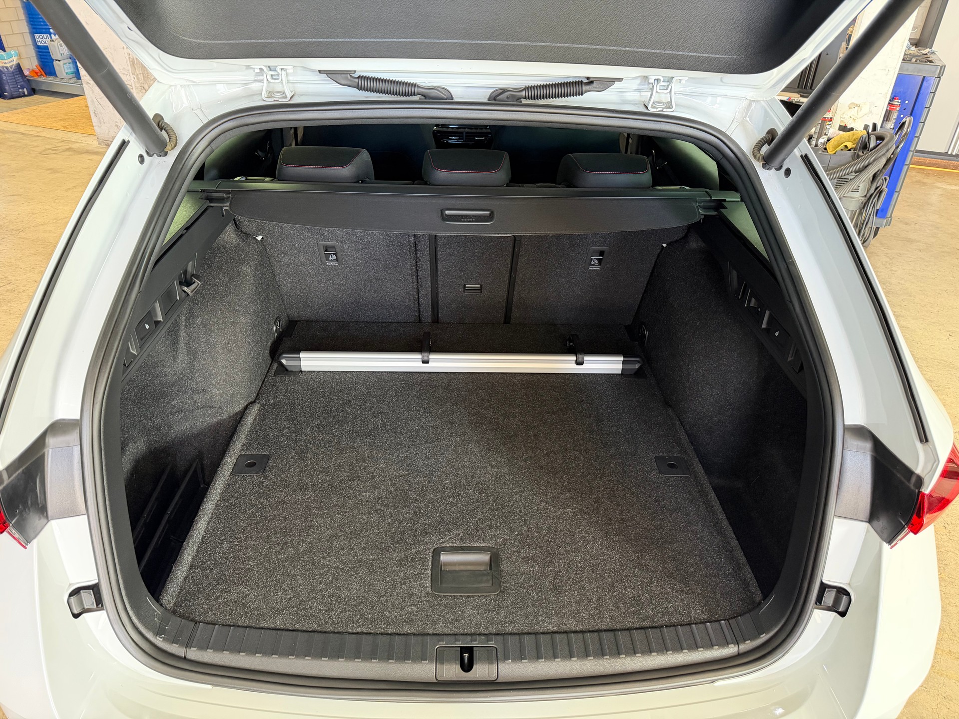 SKODA Octavia Combi 2.0 TSI DSG RS-image-29