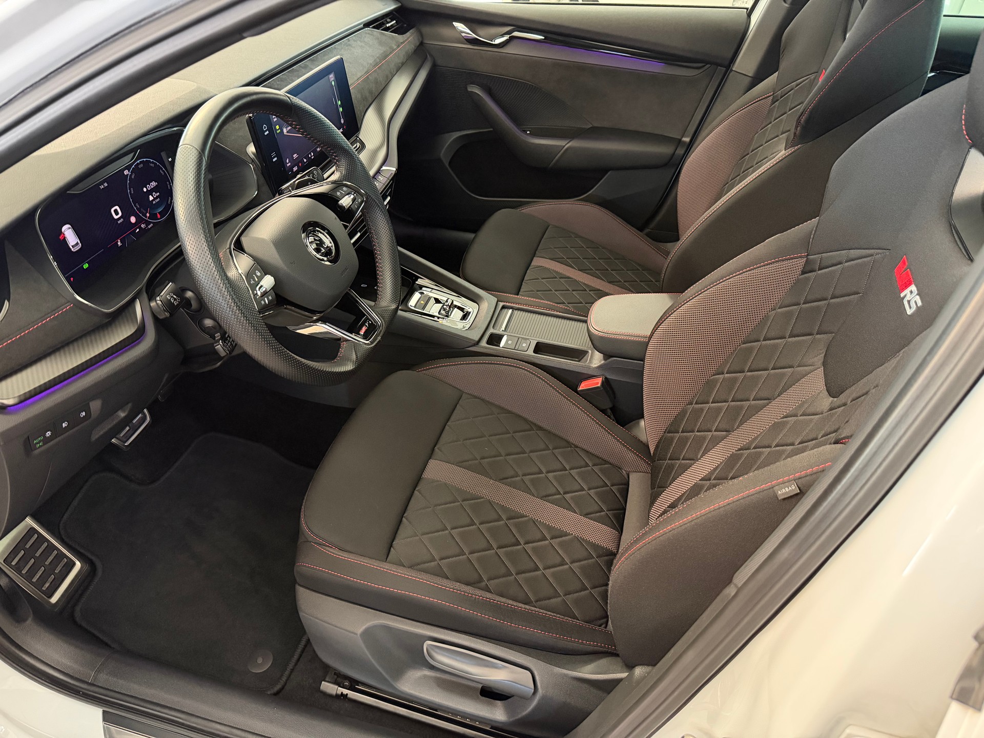 SKODA Octavia Combi 2.0 TSI DSG RS-image-10