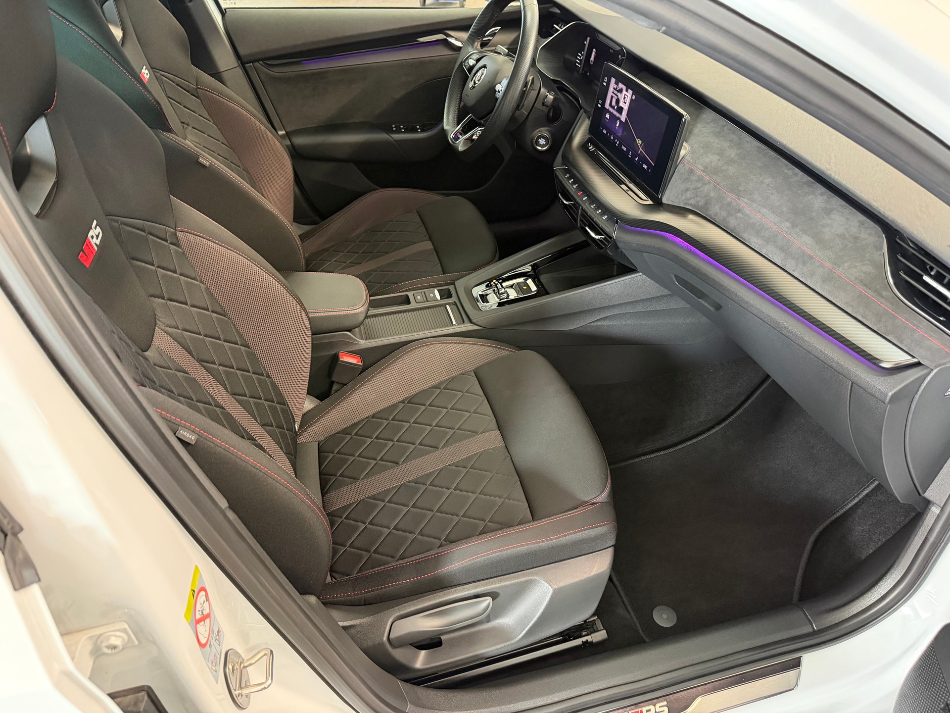 SKODA Octavia Combi 2.0 TSI DSG RS-image-11