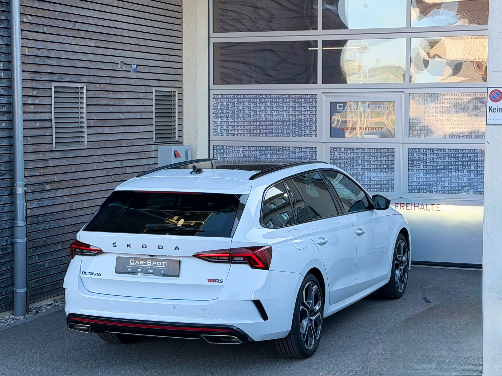 SKODA Octavia Combi 2.0 TSI DSG RS-image-3