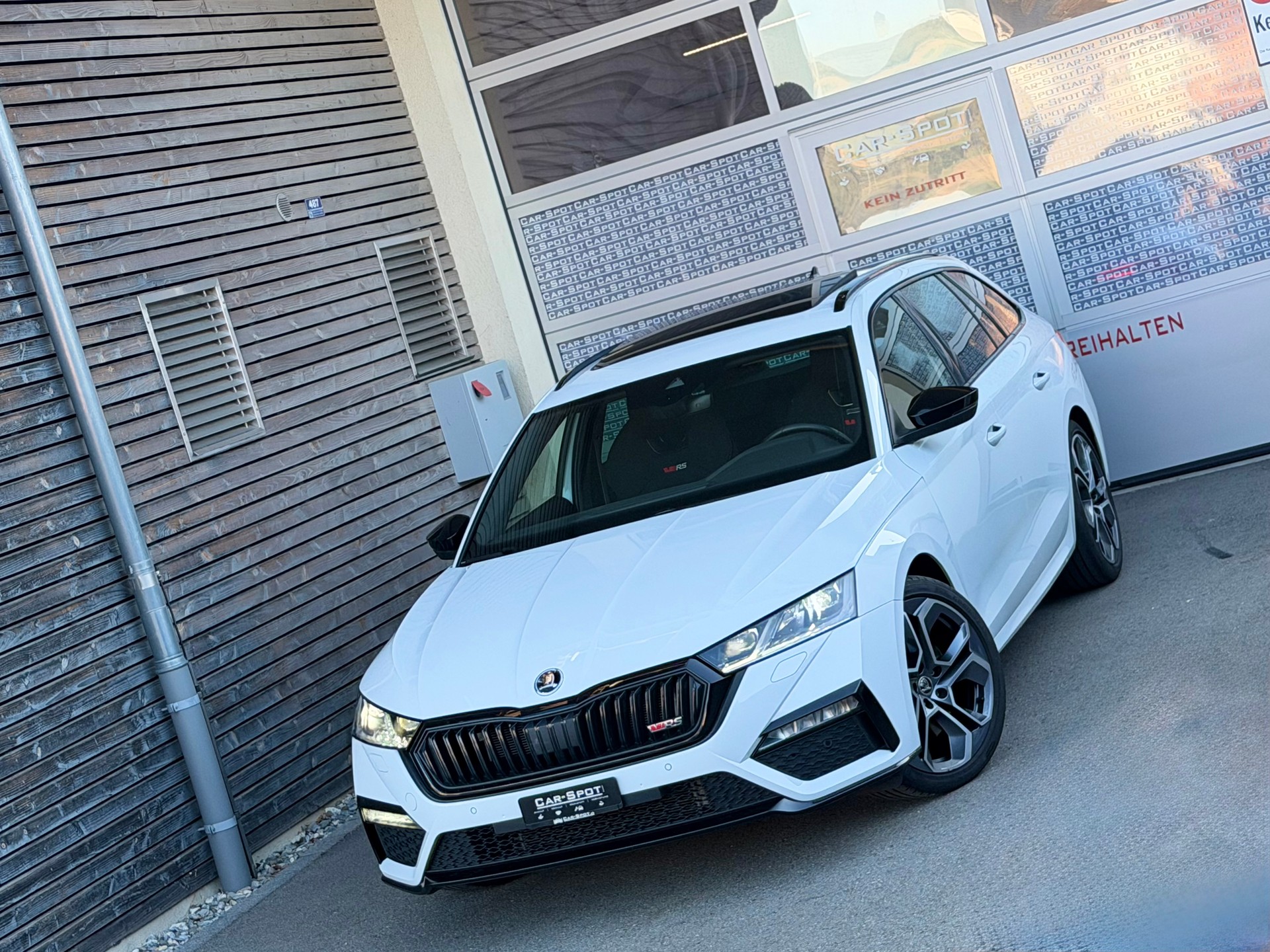 SKODA Octavia Combi 2.0 TSI DSG RS-image-0