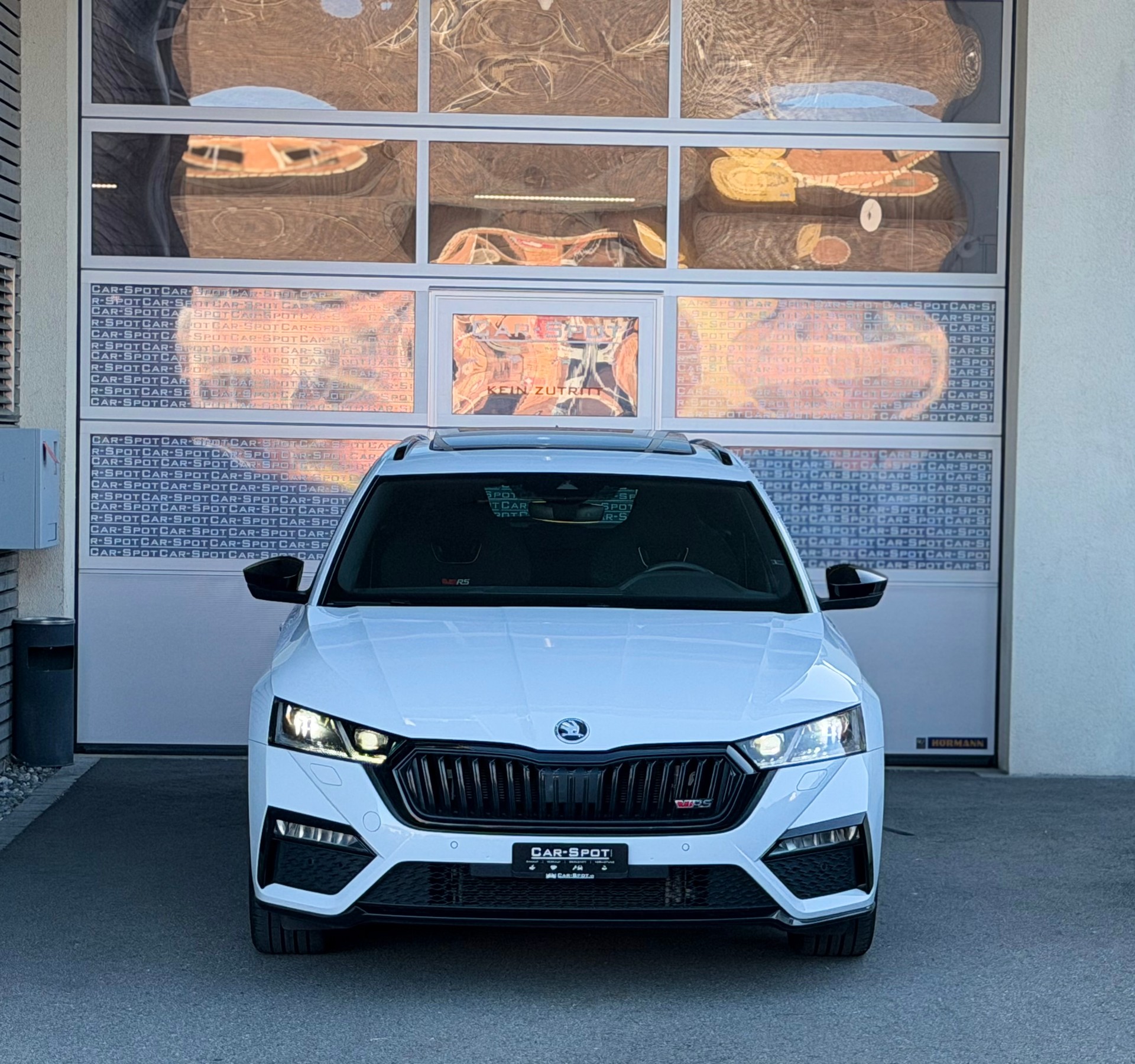 SKODA Octavia Combi 2.0 TSI DSG RS-image-1