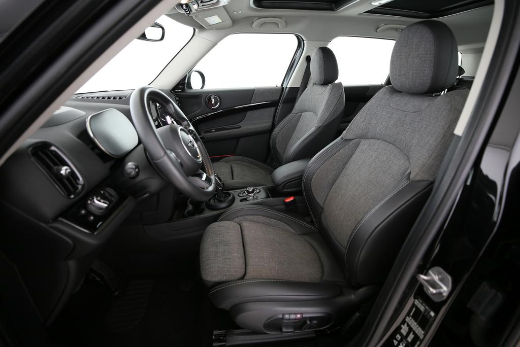 MINI Countryman F60 2.0i Cooper S ALL4-image-2
