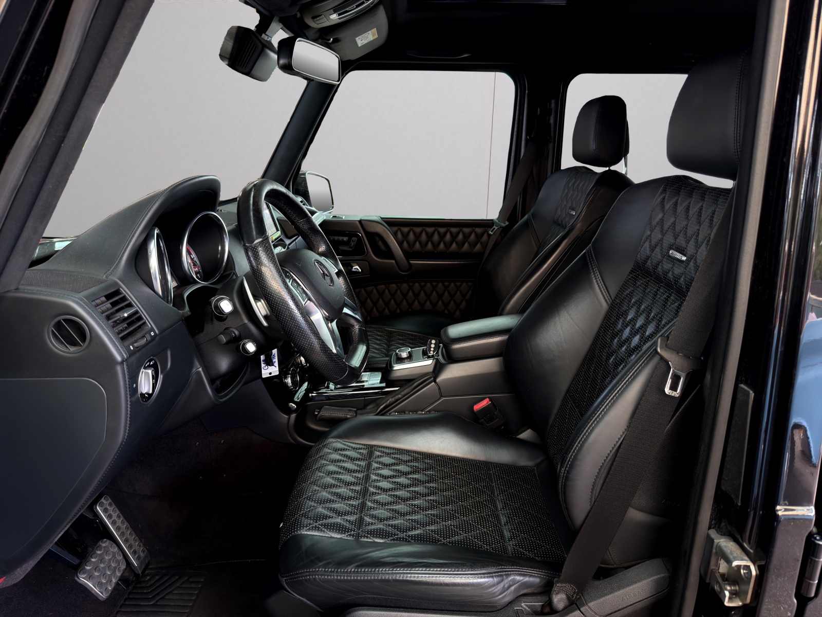 MERCEDES-BENZ G 63 AMG Automatic-image-12