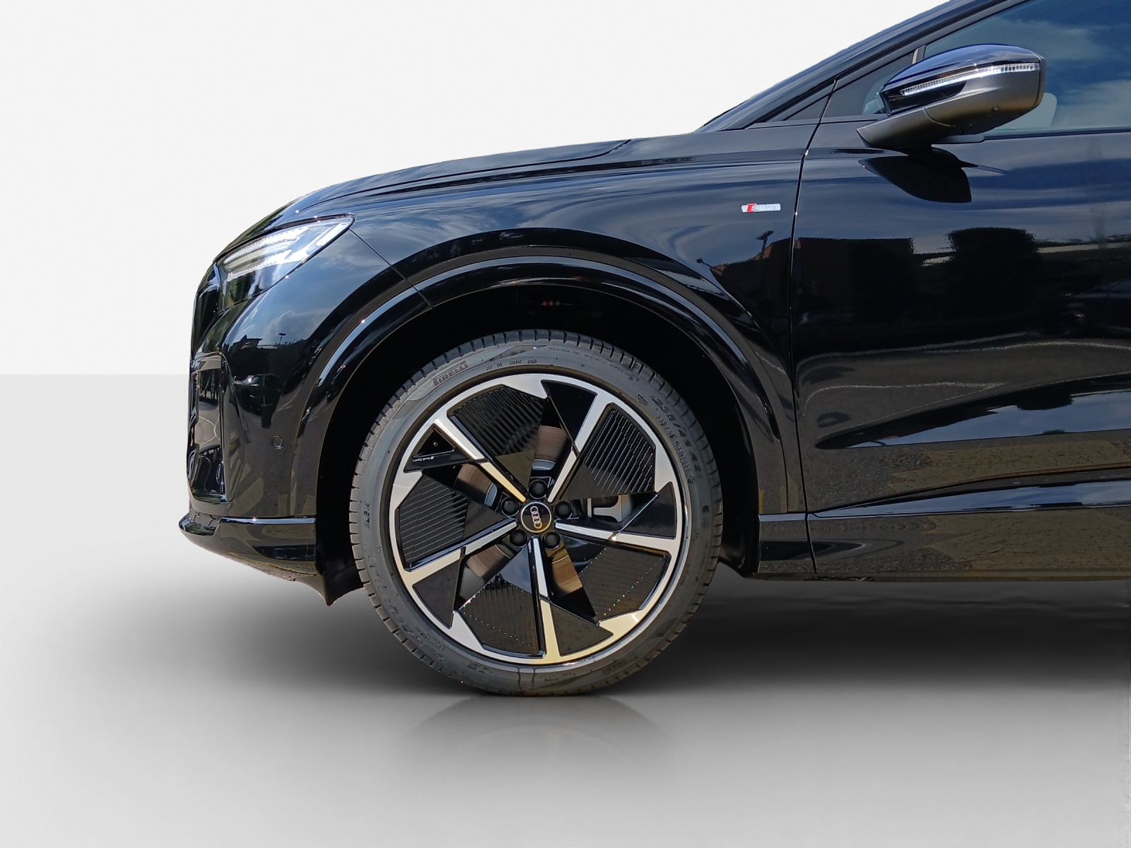 AUDI Q4 Sportback e-tron quattro performance Swiss Ski-image-13