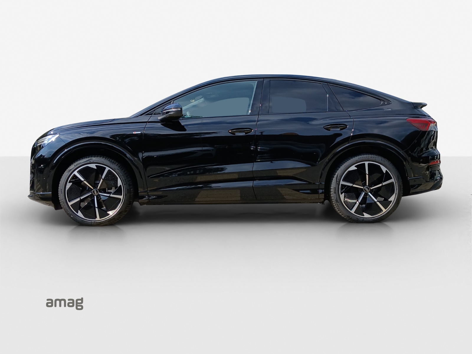 AUDI Q4 Sportback e-tron quattro performance Swiss Ski-image-1