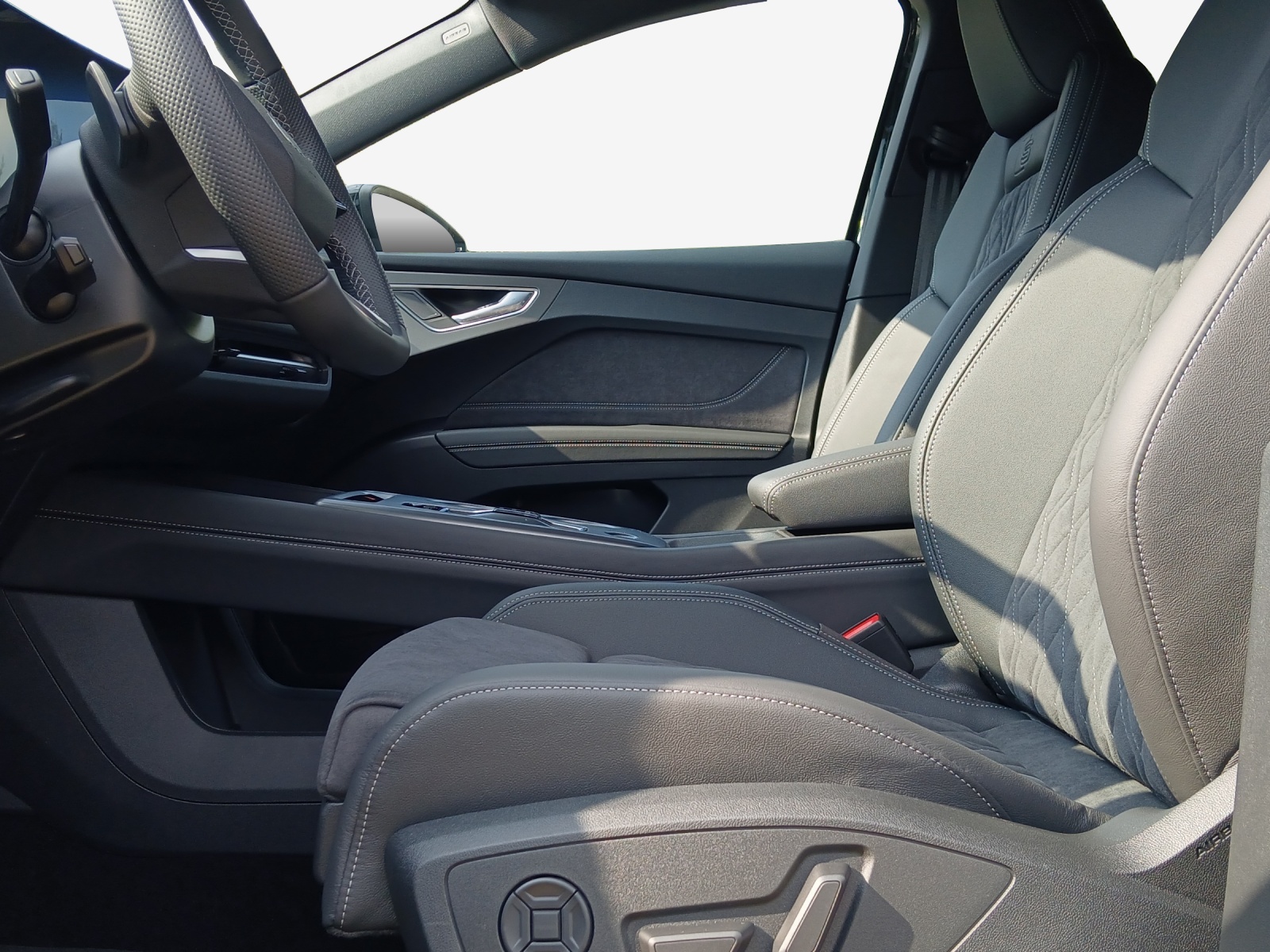 AUDI Q4 Sportback e-tron quattro performance Swiss Ski-image-7