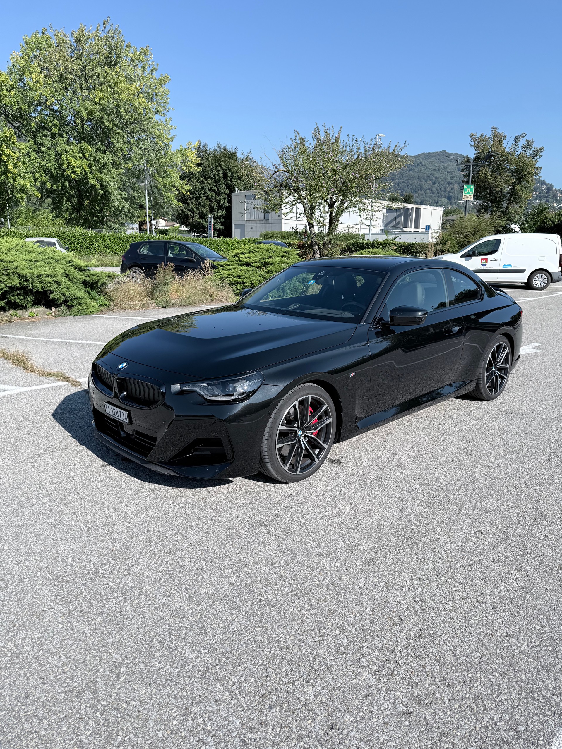 BMW 220i-image-2